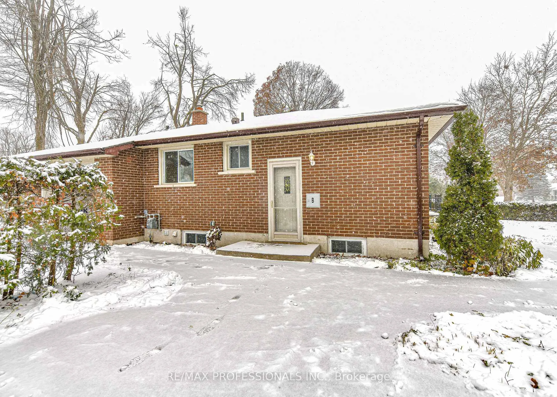 Photo 6 of 255 Lawrence Avenue, Orillia — HOMEH