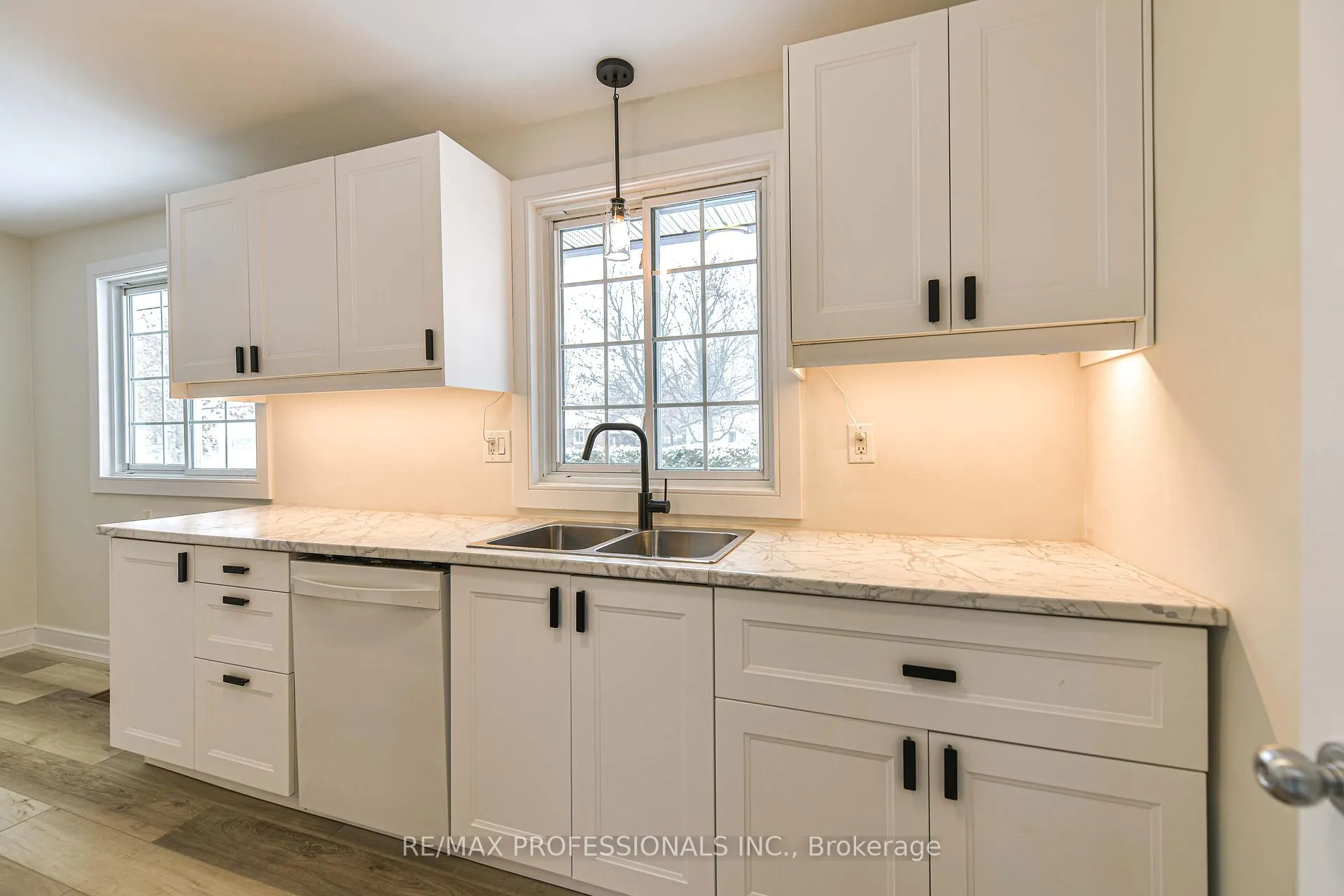 Photo 10 of 255 Lawrence Avenue, Orillia — HOMEH