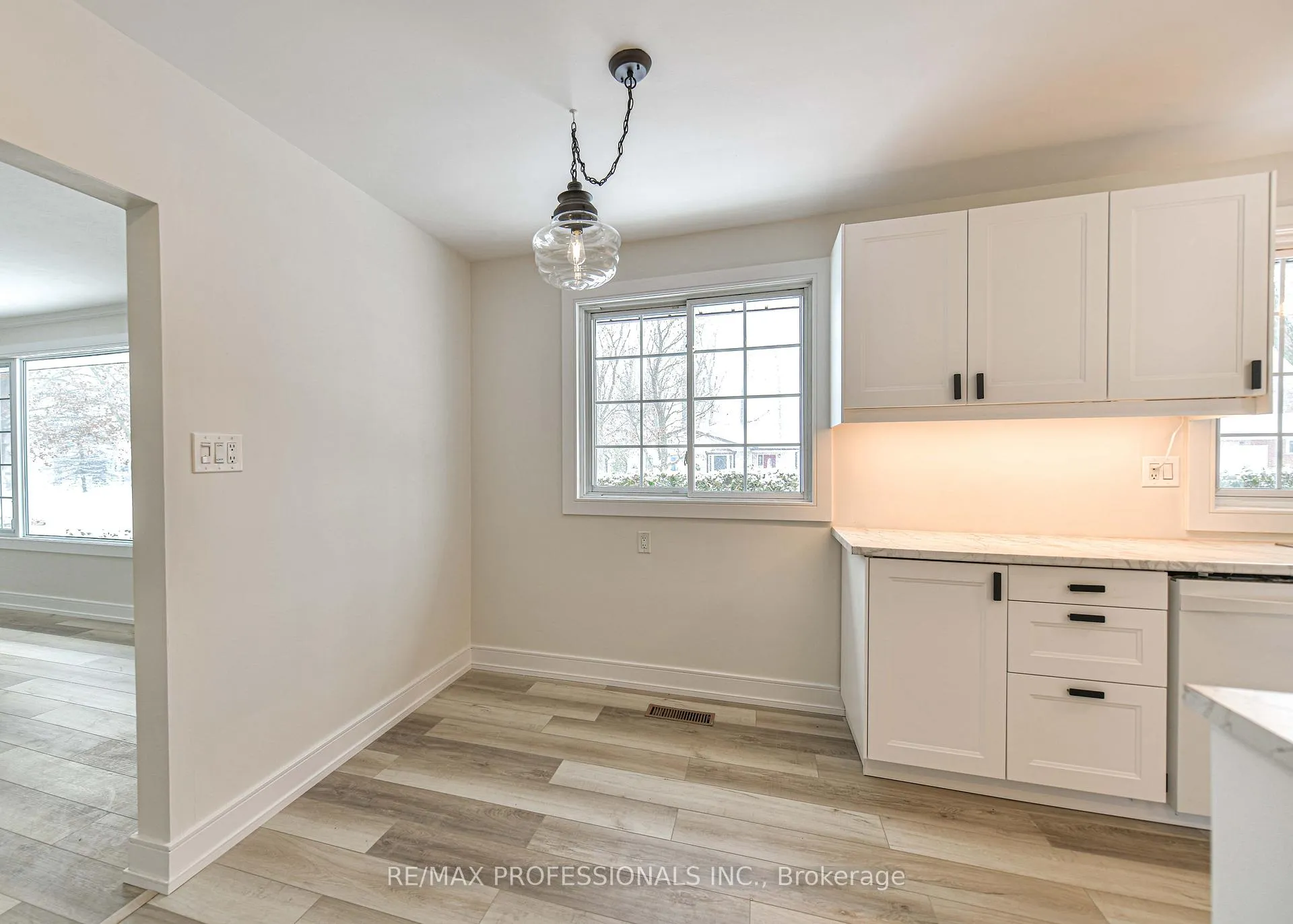Photo 11 of 255 Lawrence Avenue, Orillia — HOMEH