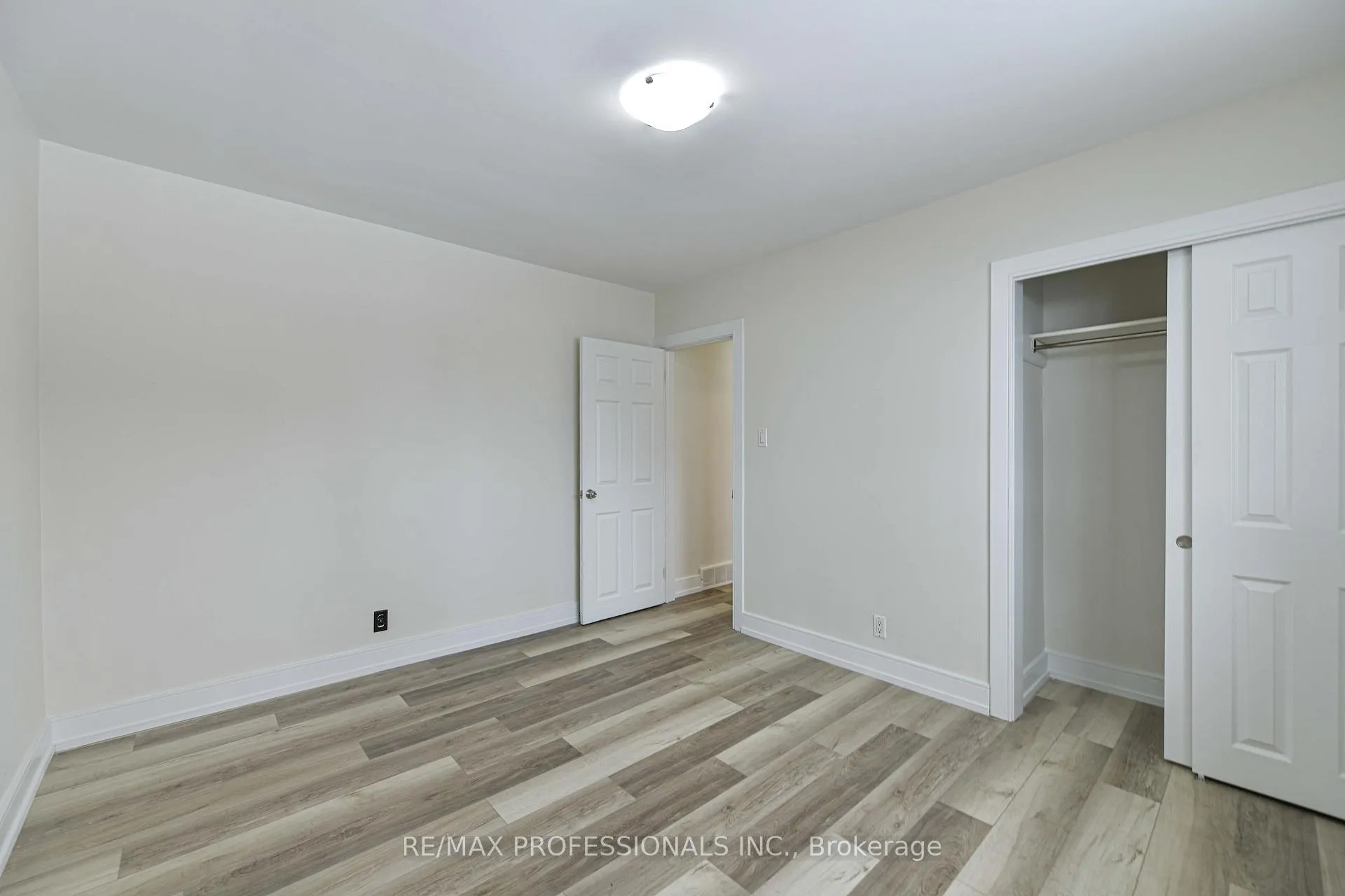Photo 14 of 255 Lawrence Avenue, Orillia — HOMEH