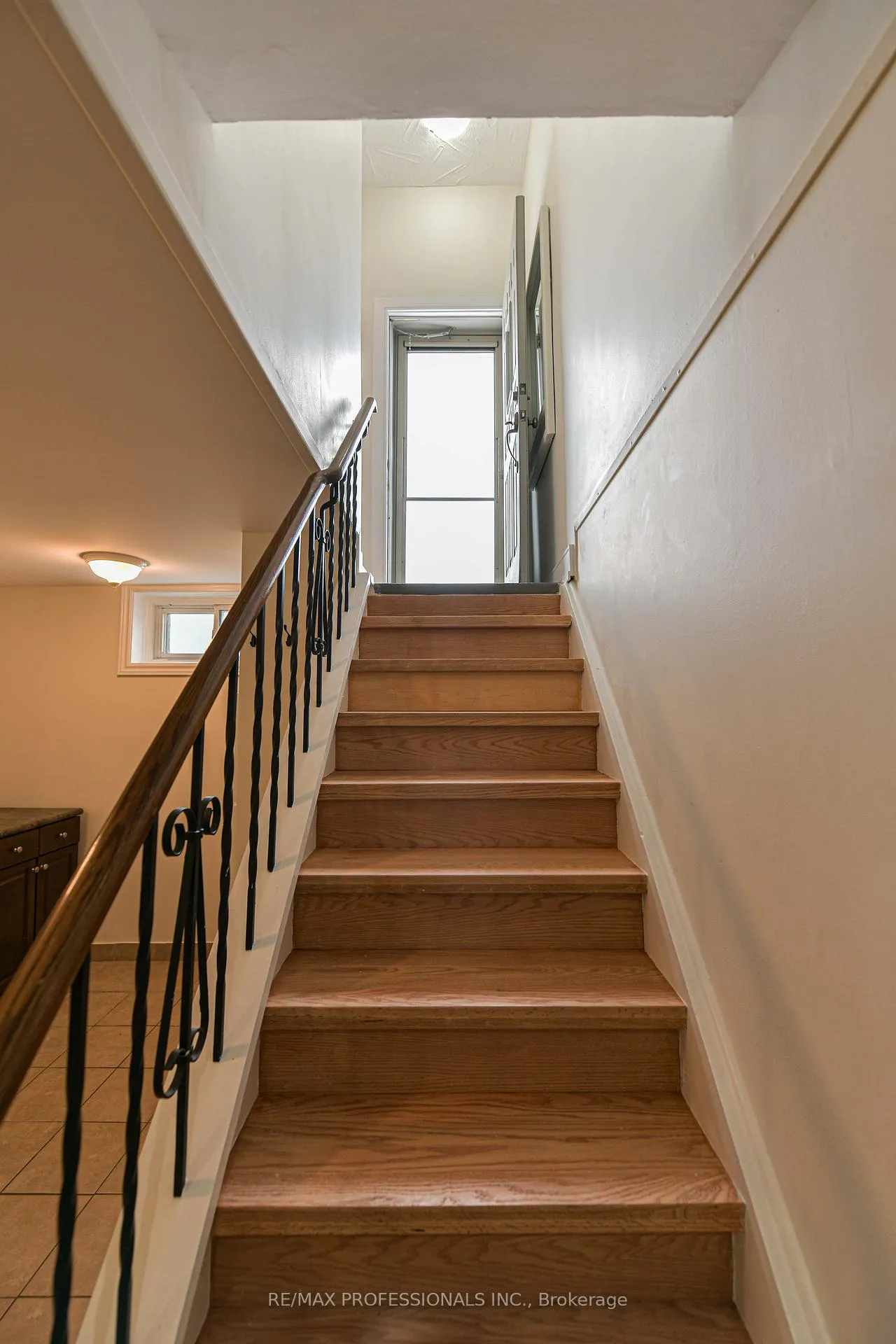 Photo 16 of 255 Lawrence Avenue, Orillia — HOMEH