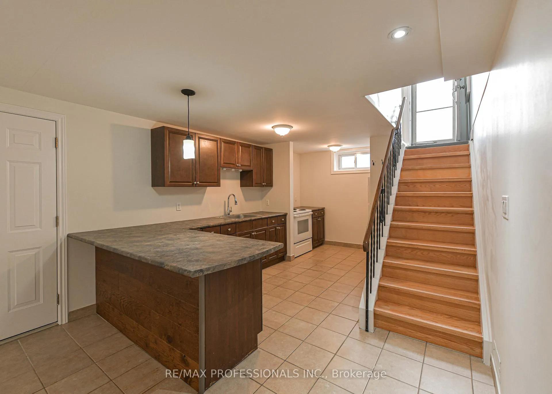 Photo 17 of 255 Lawrence Avenue, Orillia — HOMEH