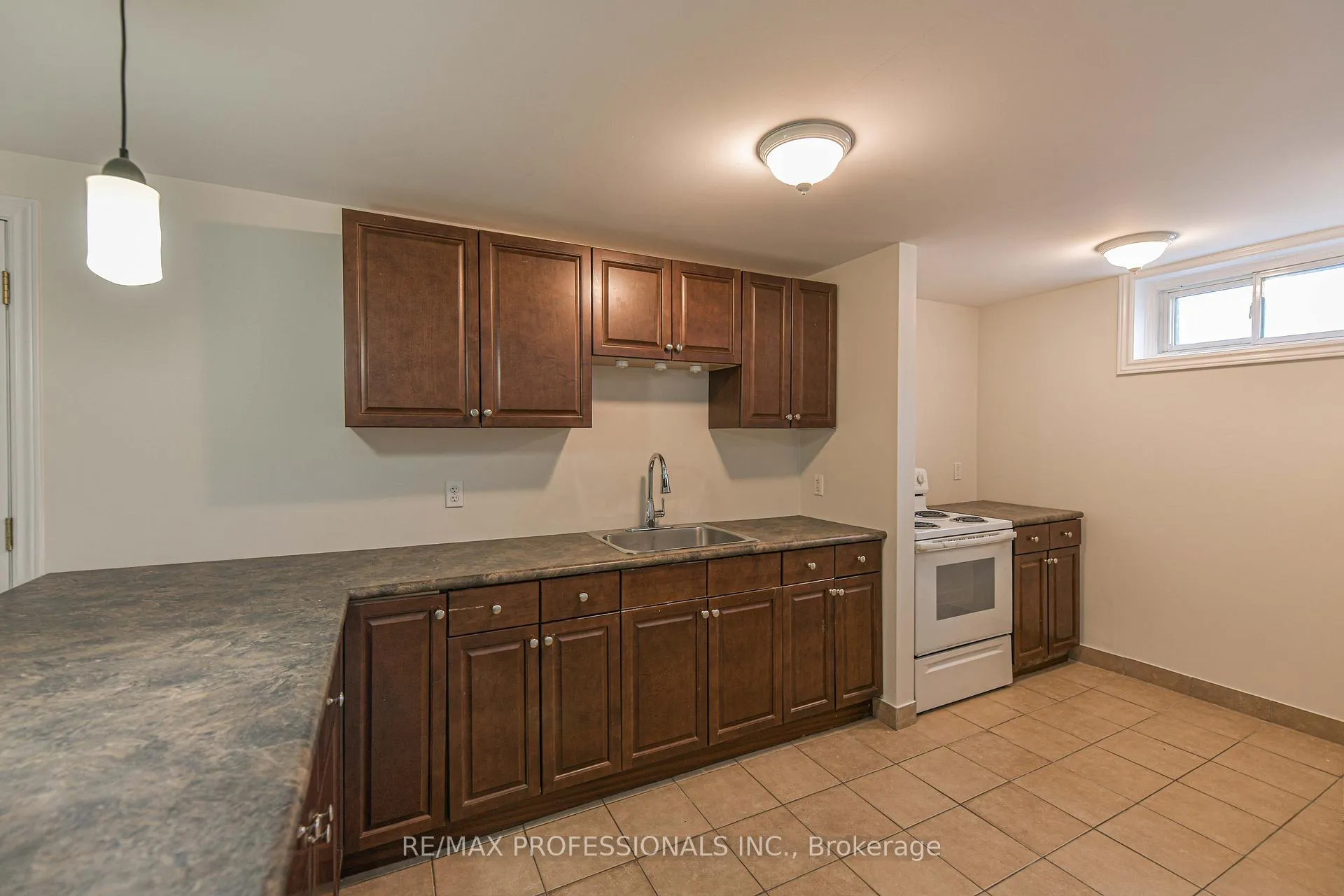 Photo 18 of 255 Lawrence Avenue, Orillia — HOMEH