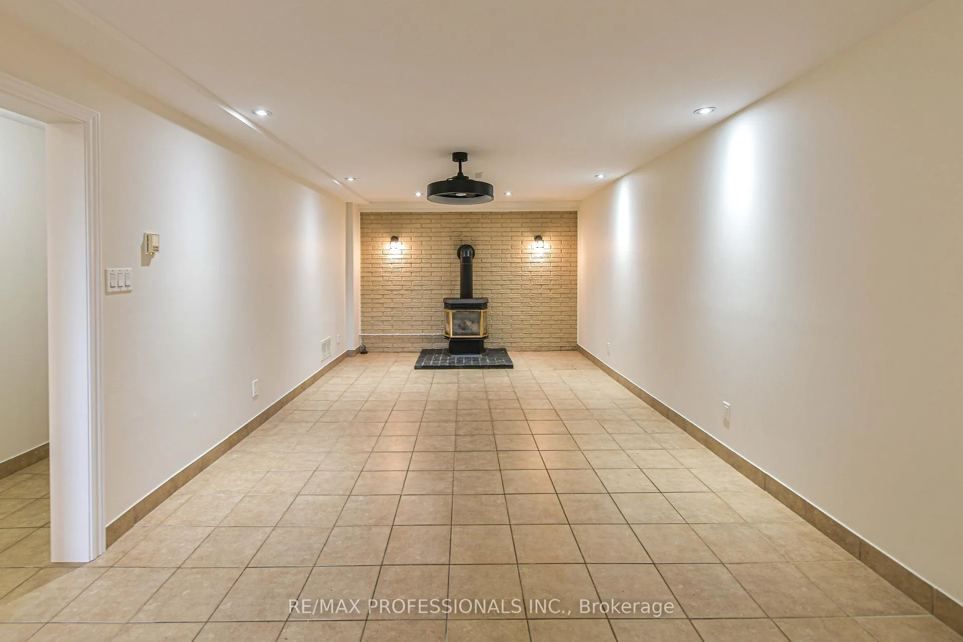 Photo 20 of 255 Lawrence Avenue, Orillia — HOMEH