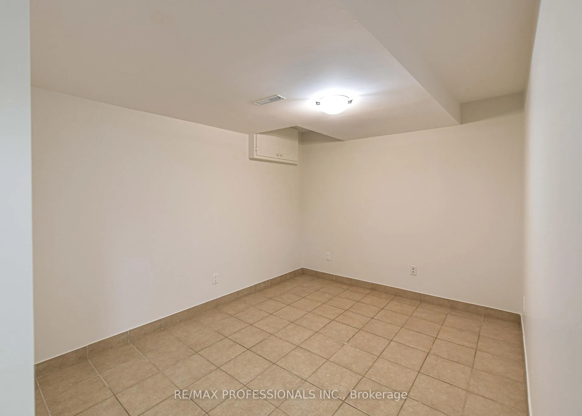 Photo 21 of 255 Lawrence Avenue, Orillia — HOMEH