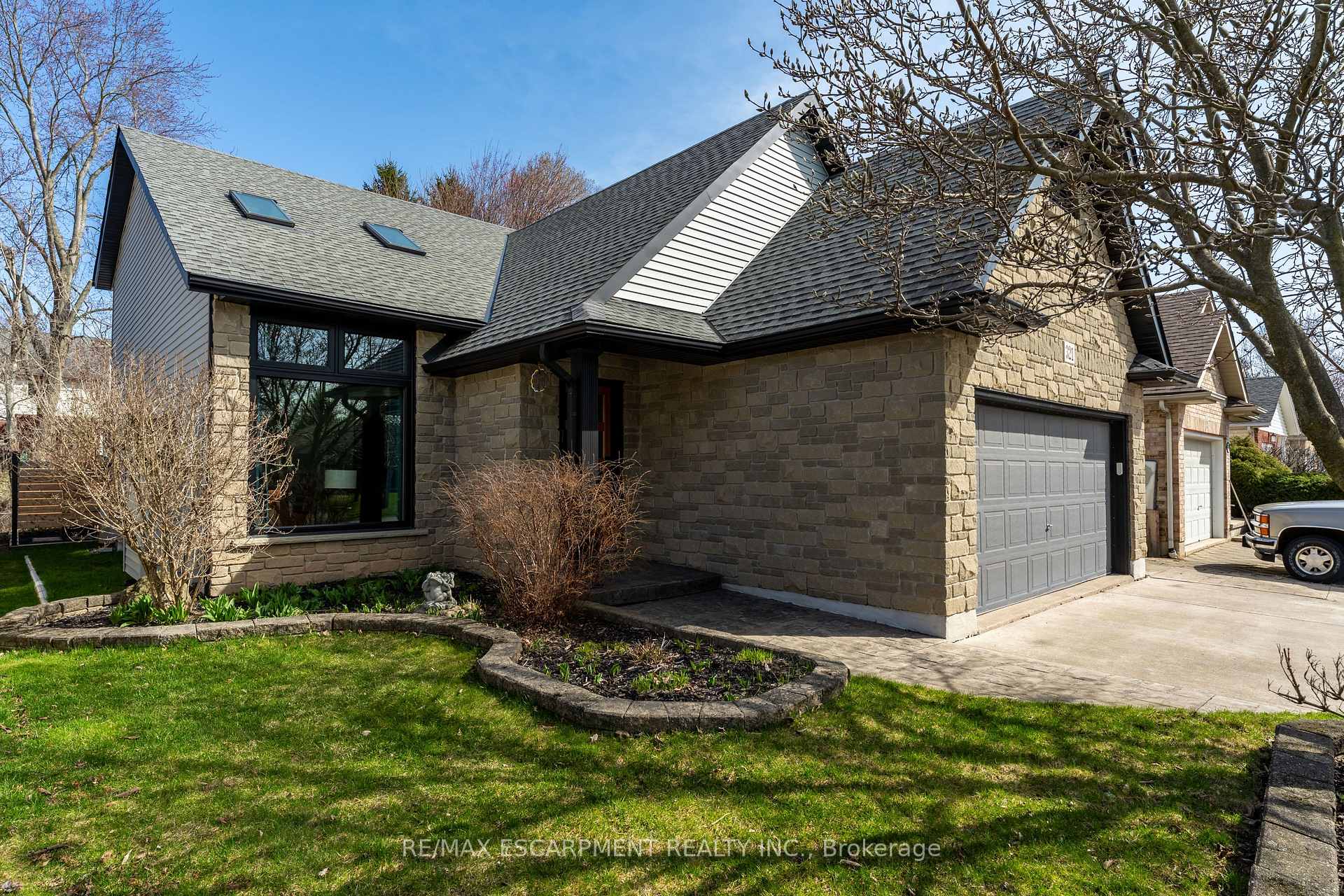 Photo 2 of 321 Beckett Crescent, Pelham, Fonthill — HOMEH