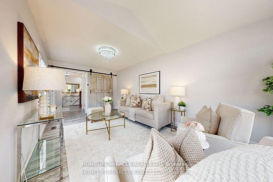 Photo 11 of 949 Zelinsky Crescent, Milton, Coates — HOMEH