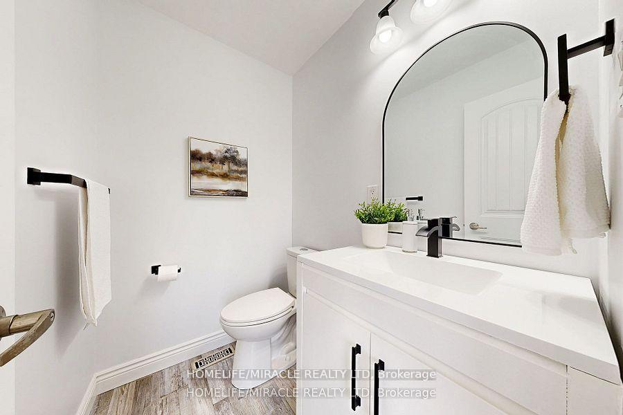 Photo 15 of 949 Zelinsky Crescent, Milton, Coates — HOMEH