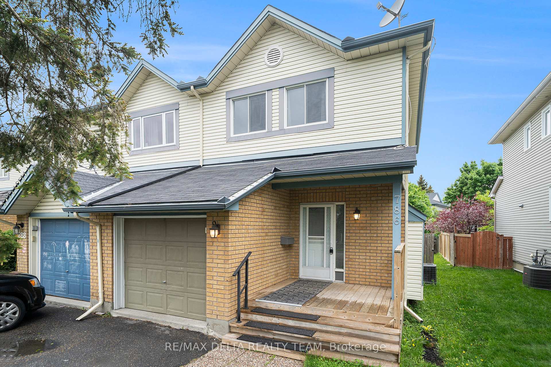 Photo 2 of 786 Hancock Crescent, Ottawa, Fallingbrook/Ridgemount — HOMEH