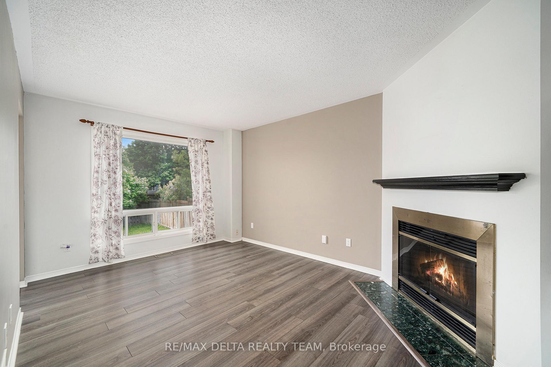 Photo 4 of 786 Hancock Crescent, Ottawa, Fallingbrook/Ridgemount — HOMEH