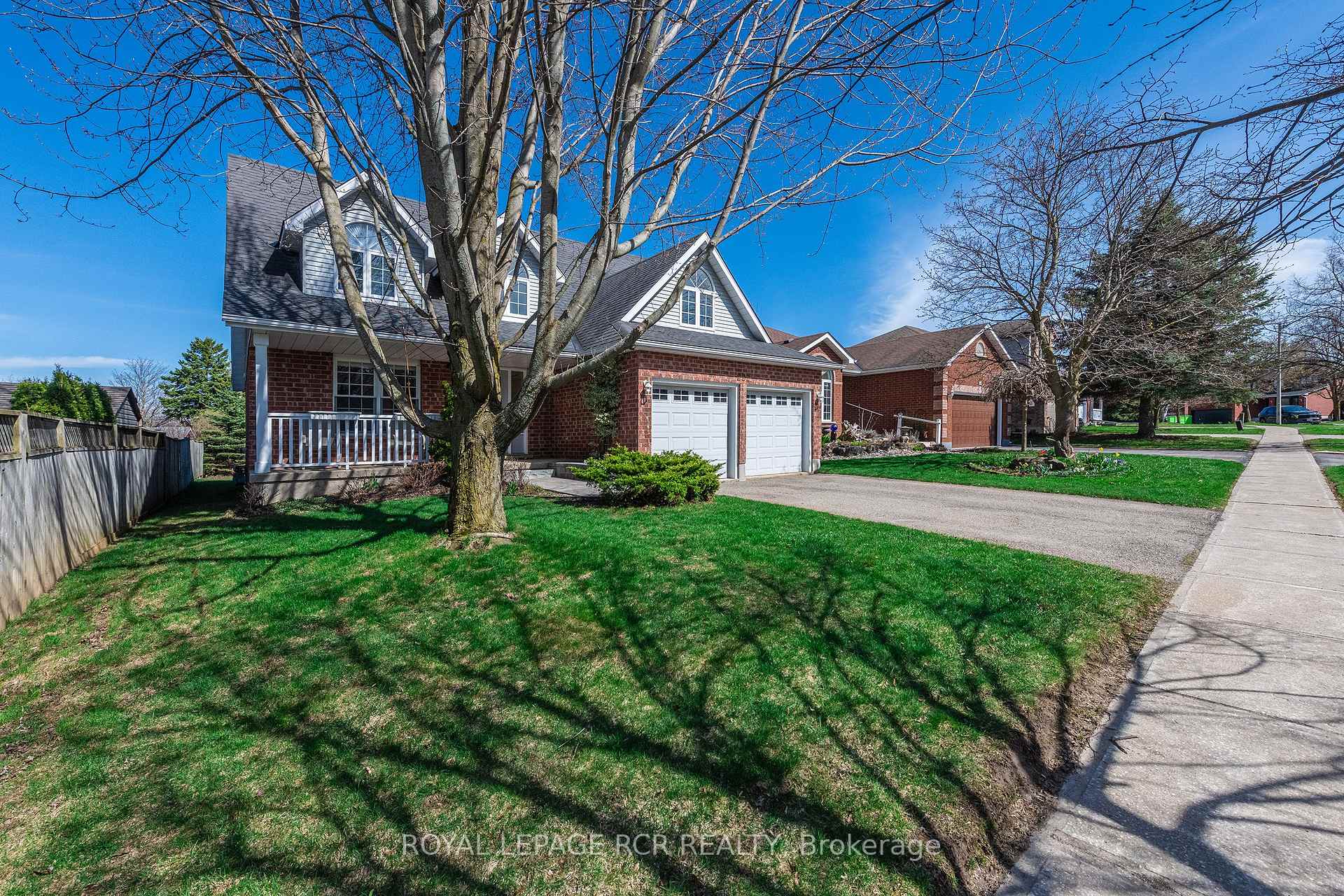 Photo 2 of 222 Walsh Crescent, Orangeville — HOMEH