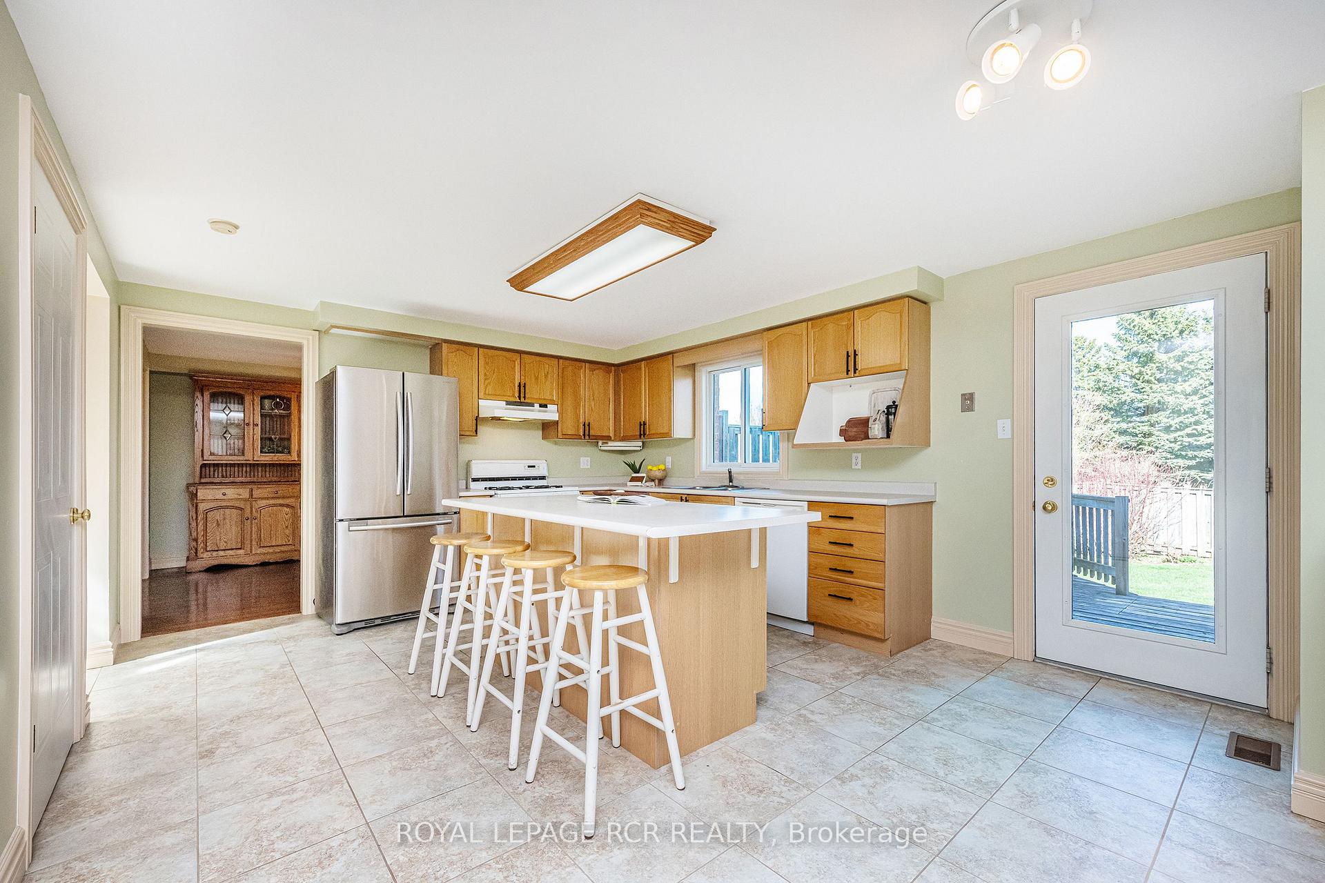 Photo 7 of 222 Walsh Crescent, Orangeville — HOMEH