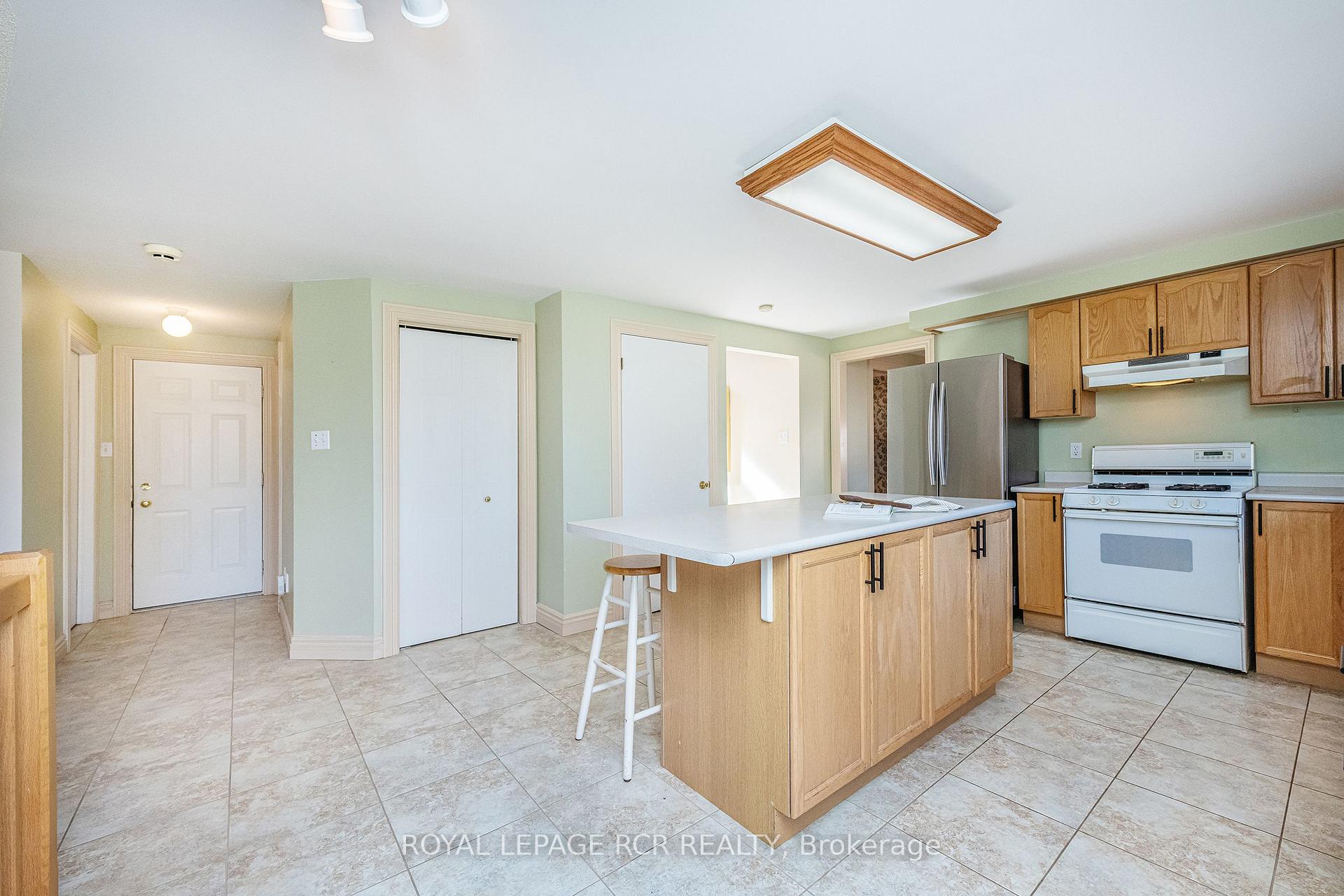 Photo 8 of 222 Walsh Crescent, Orangeville — HOMEH