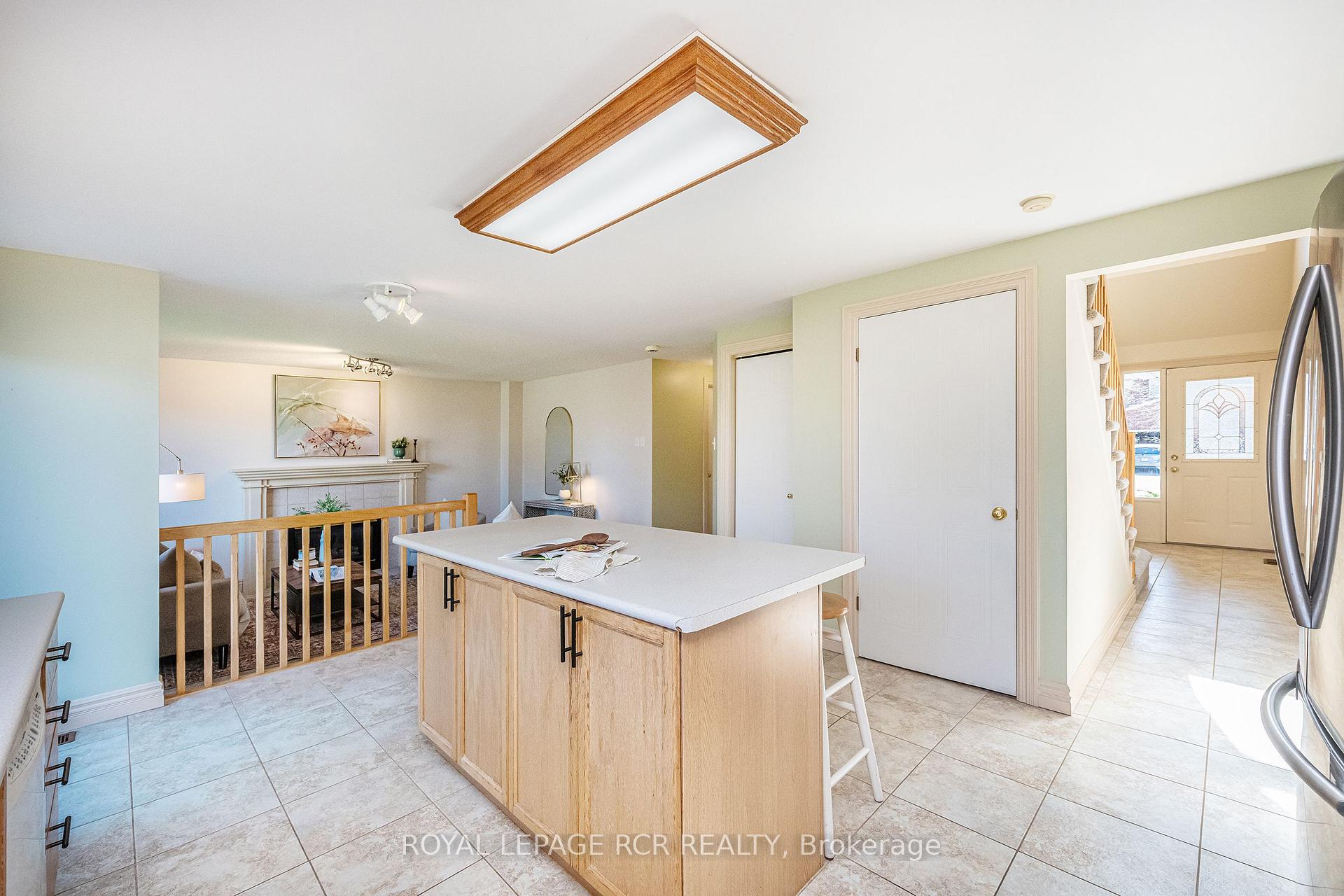 Photo 9 of 222 Walsh Crescent, Orangeville — HOMEH
