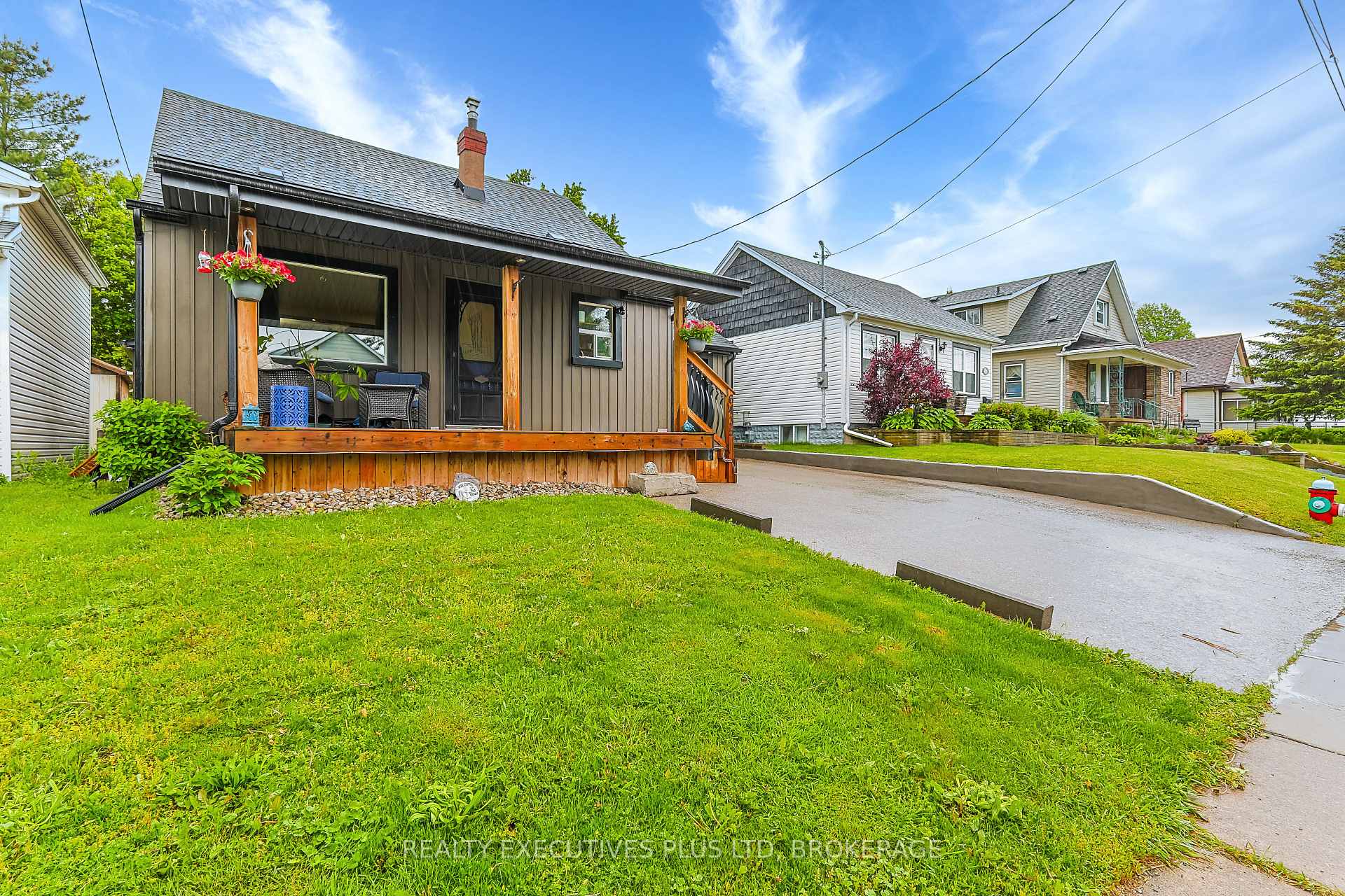 Photo 3 of 6435 Taylor Street, Niagara Falls, Dorchester — HOMEH