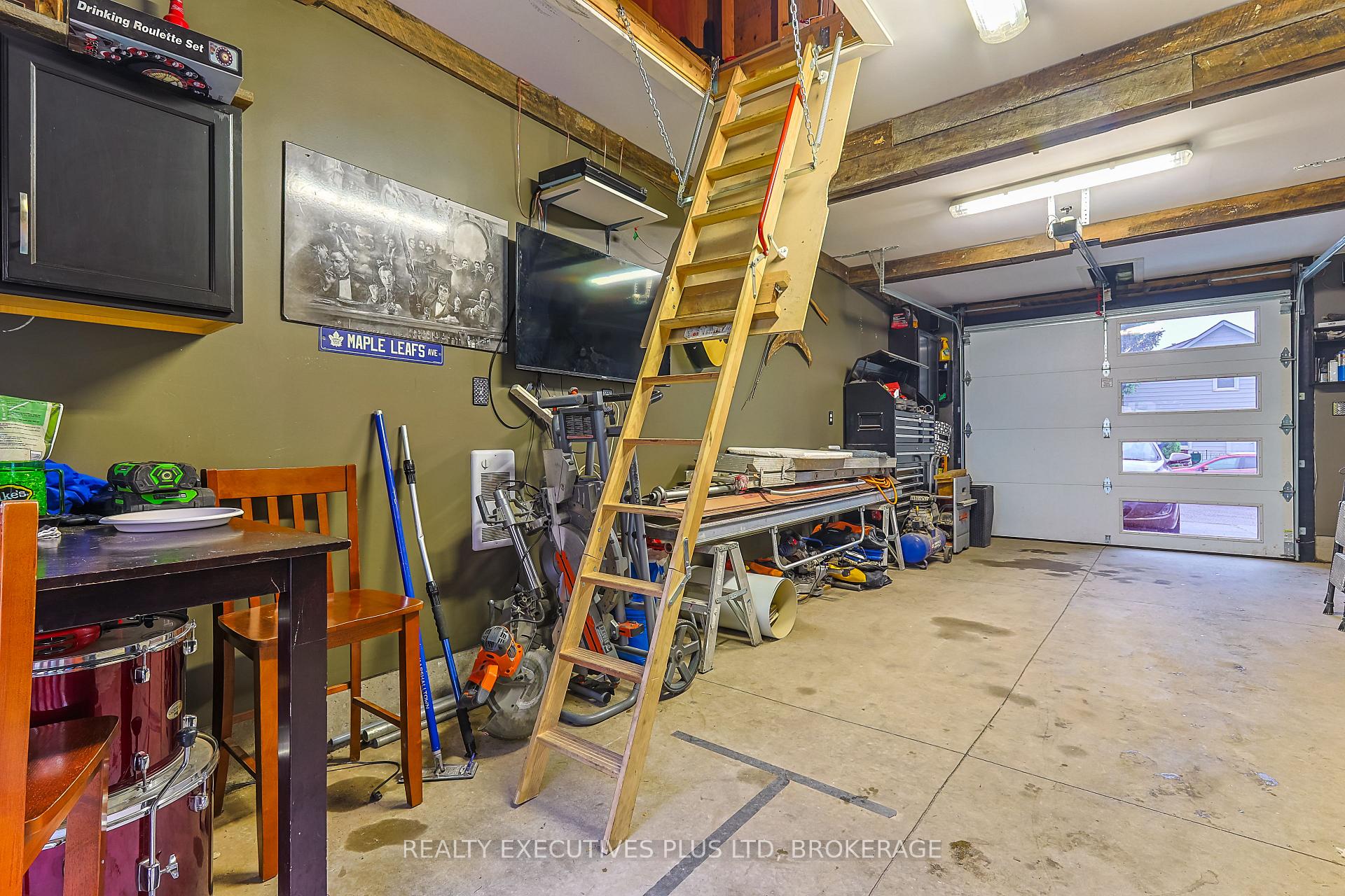 Photo 8 of 6435 Taylor Street, Niagara Falls, Dorchester — HOMEH