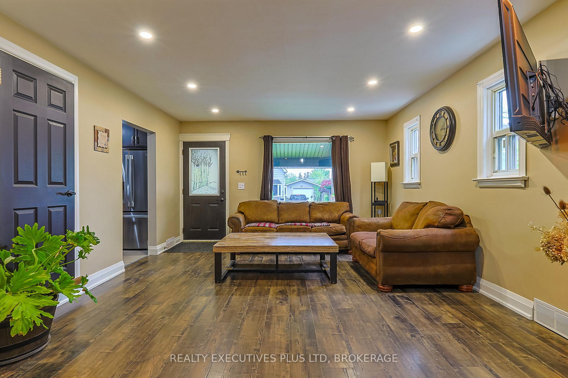 Photo 15 of 6435 Taylor Street, Niagara Falls, Dorchester — HOMEH
