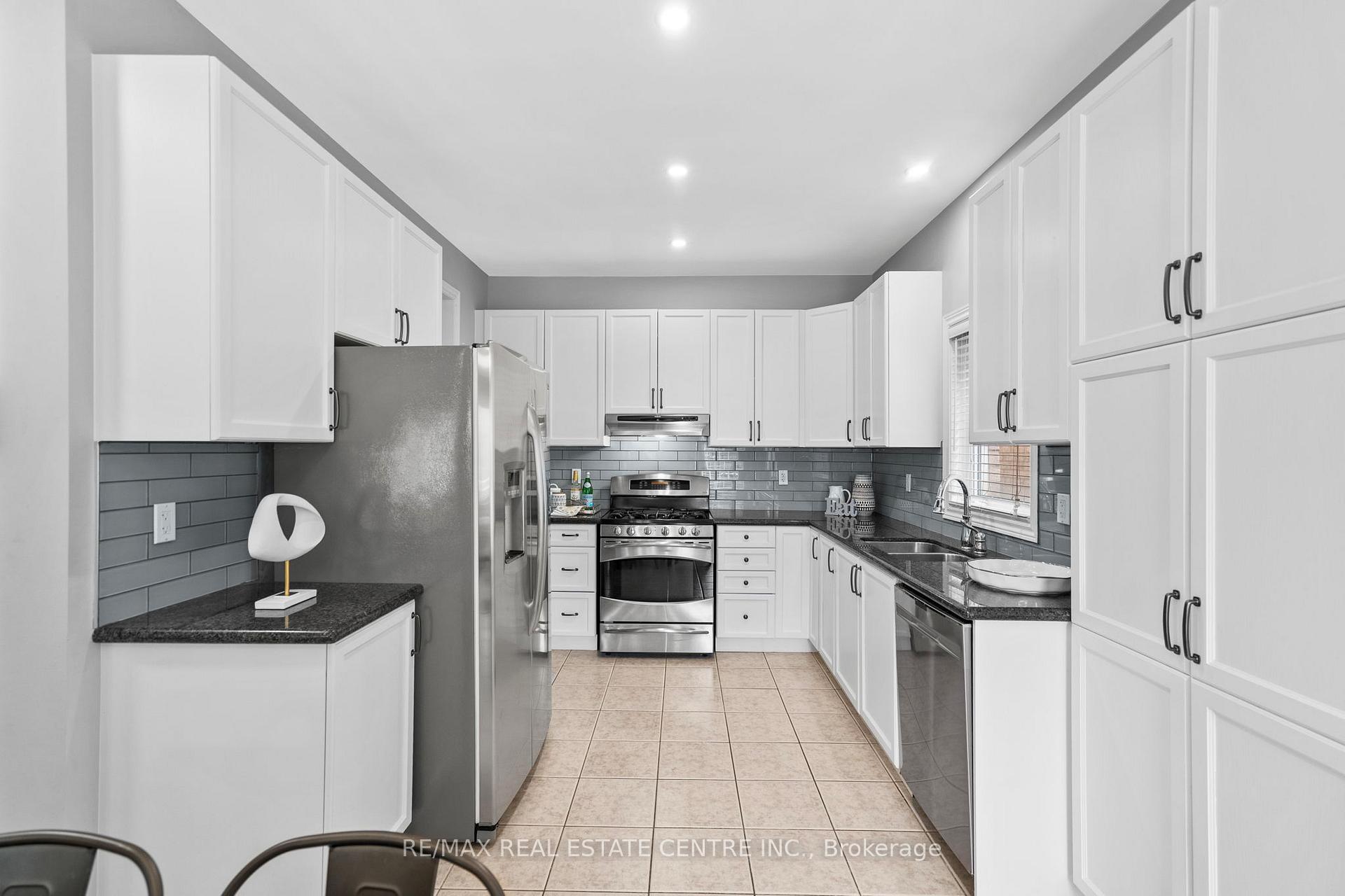 Photo 2 of 1464 Rolph Terrace, Milton, Beaty — HOMEH