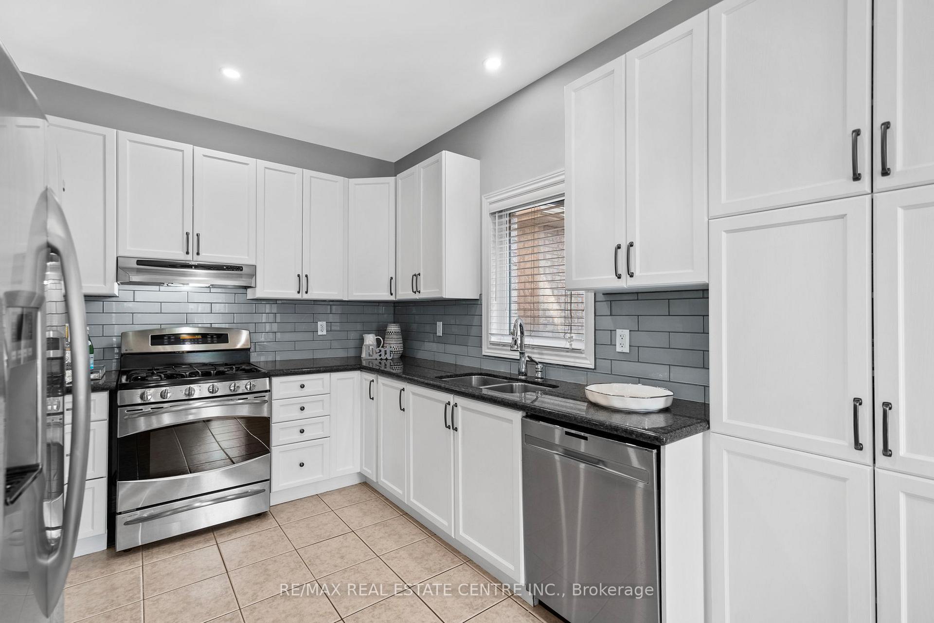 Photo 3 of 1464 Rolph Terrace, Milton, Beaty — HOMEH