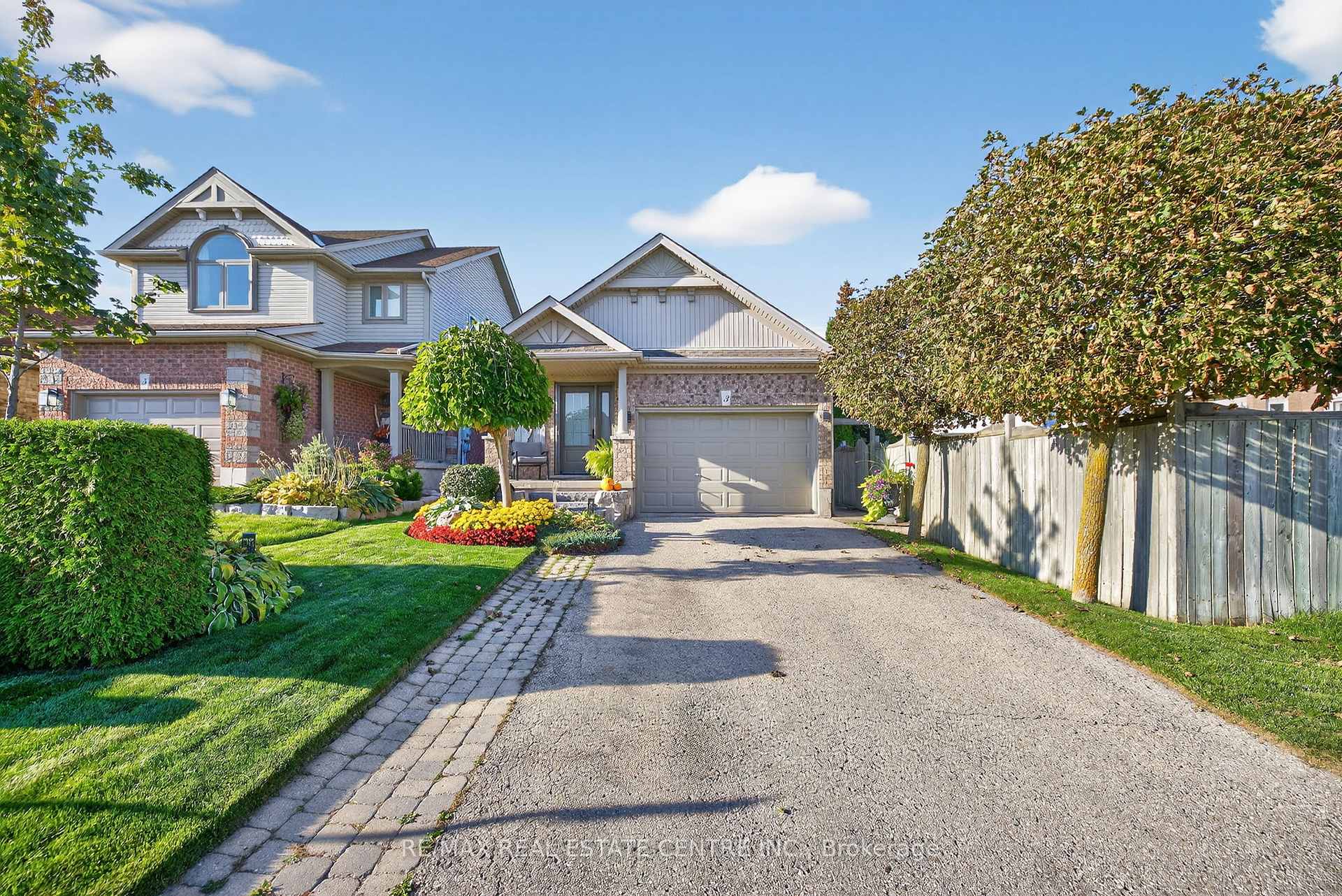 Photo 2 of 3 Bishop Court, Orangeville — HOMEH