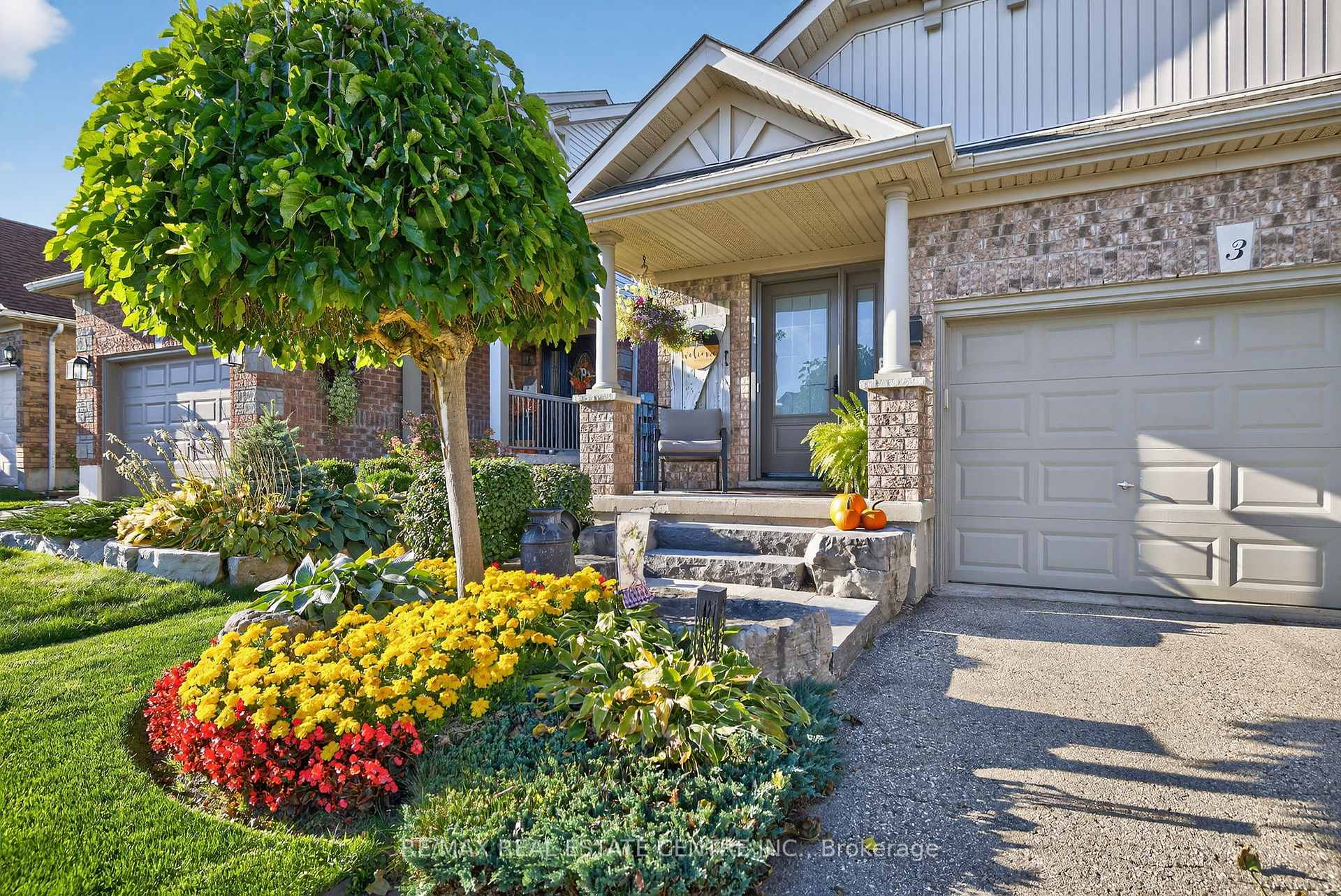Photo 3 of 3 Bishop Court, Orangeville — HOMEH