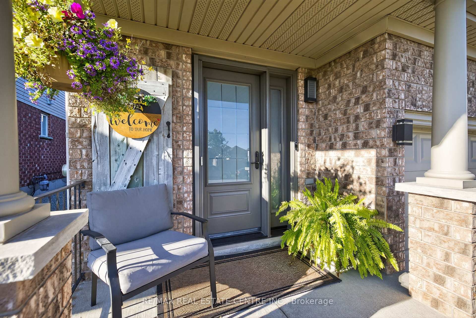 Photo 4 of 3 Bishop Court, Orangeville — HOMEH