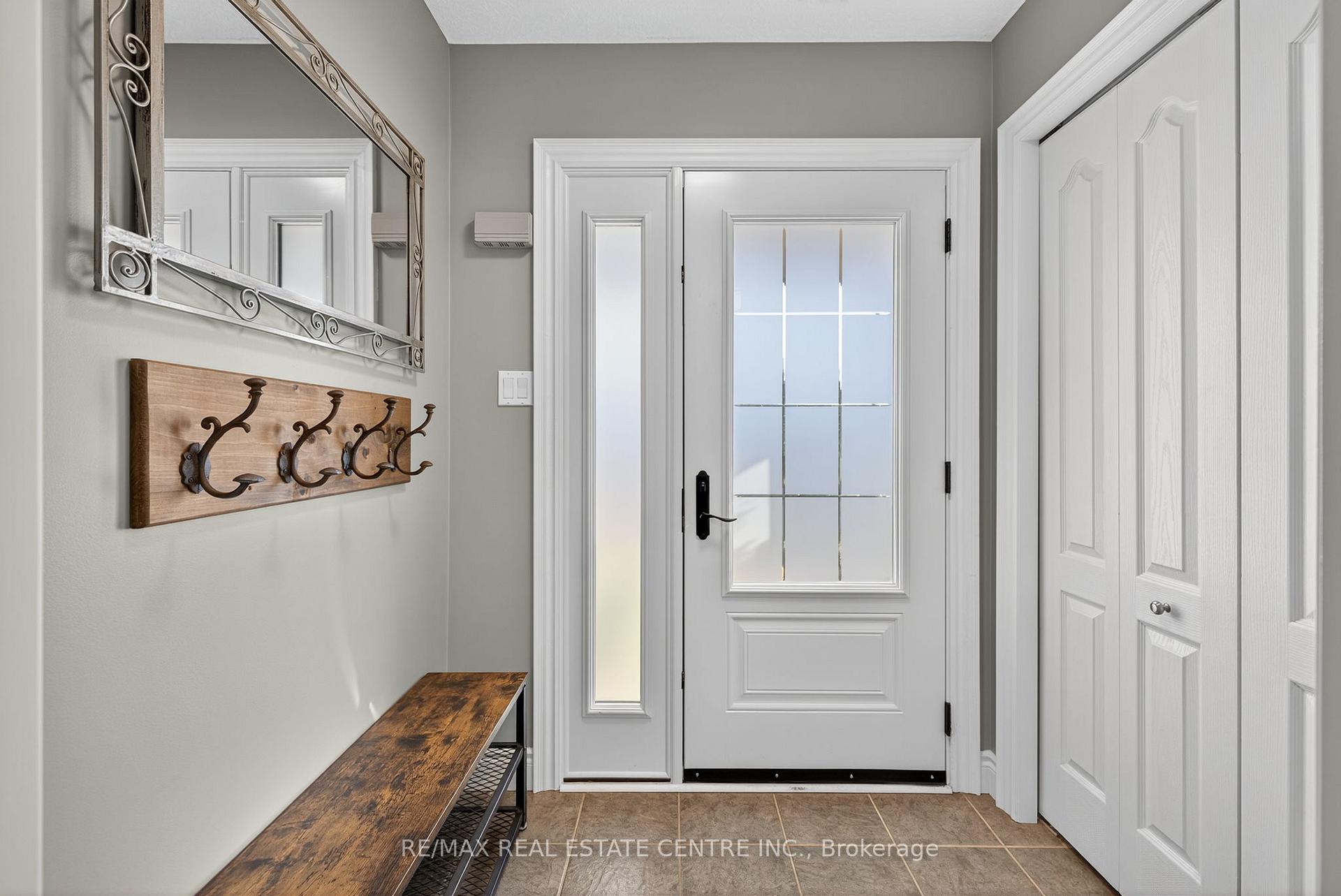 Photo 5 of 3 Bishop Court, Orangeville — HOMEH