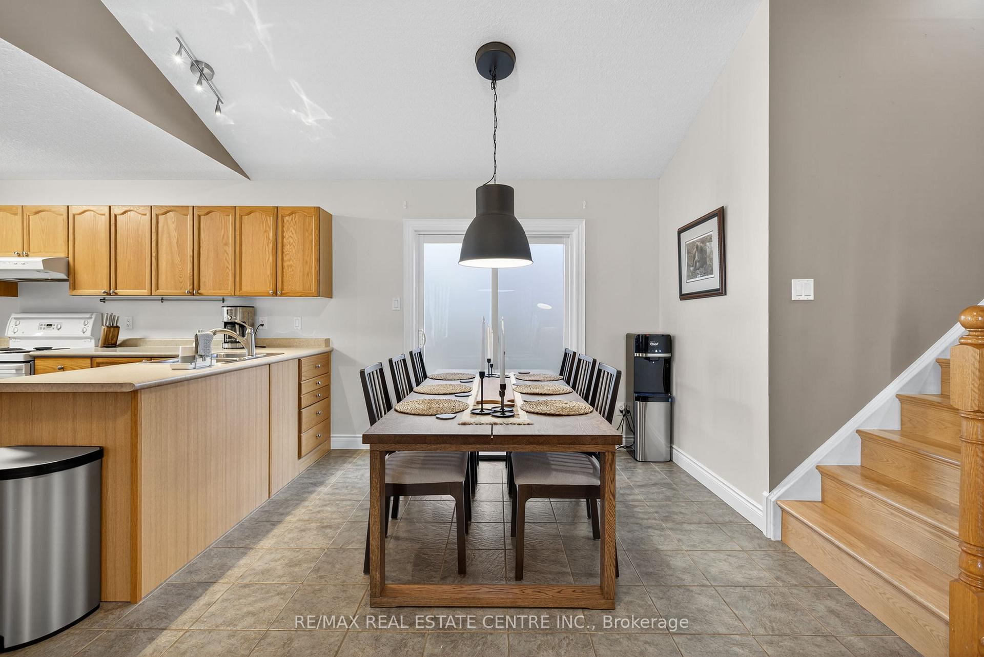 Photo 9 of 3 Bishop Court, Orangeville — HOMEH