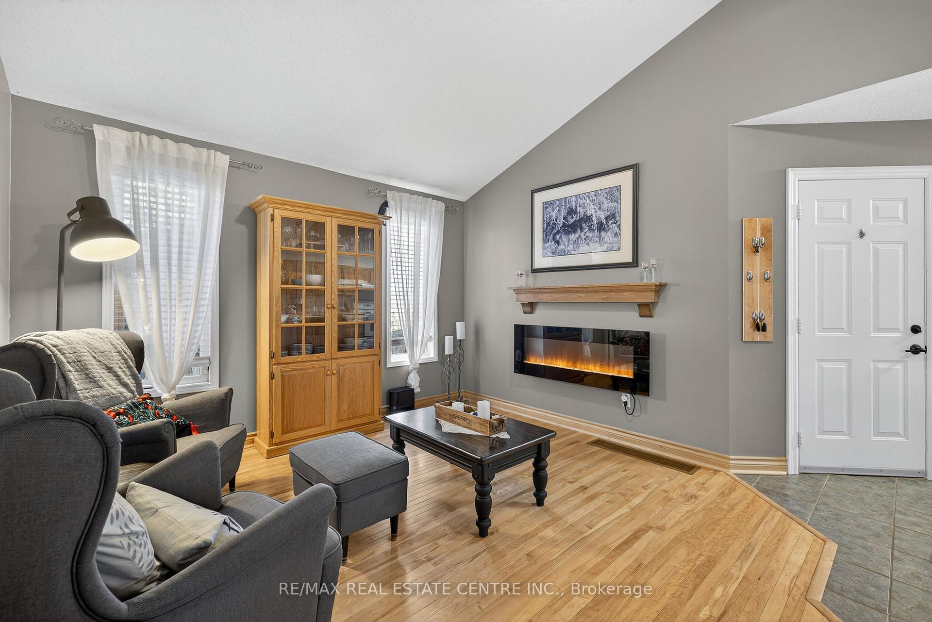 Photo 17 of 3 Bishop Court, Orangeville — HOMEH