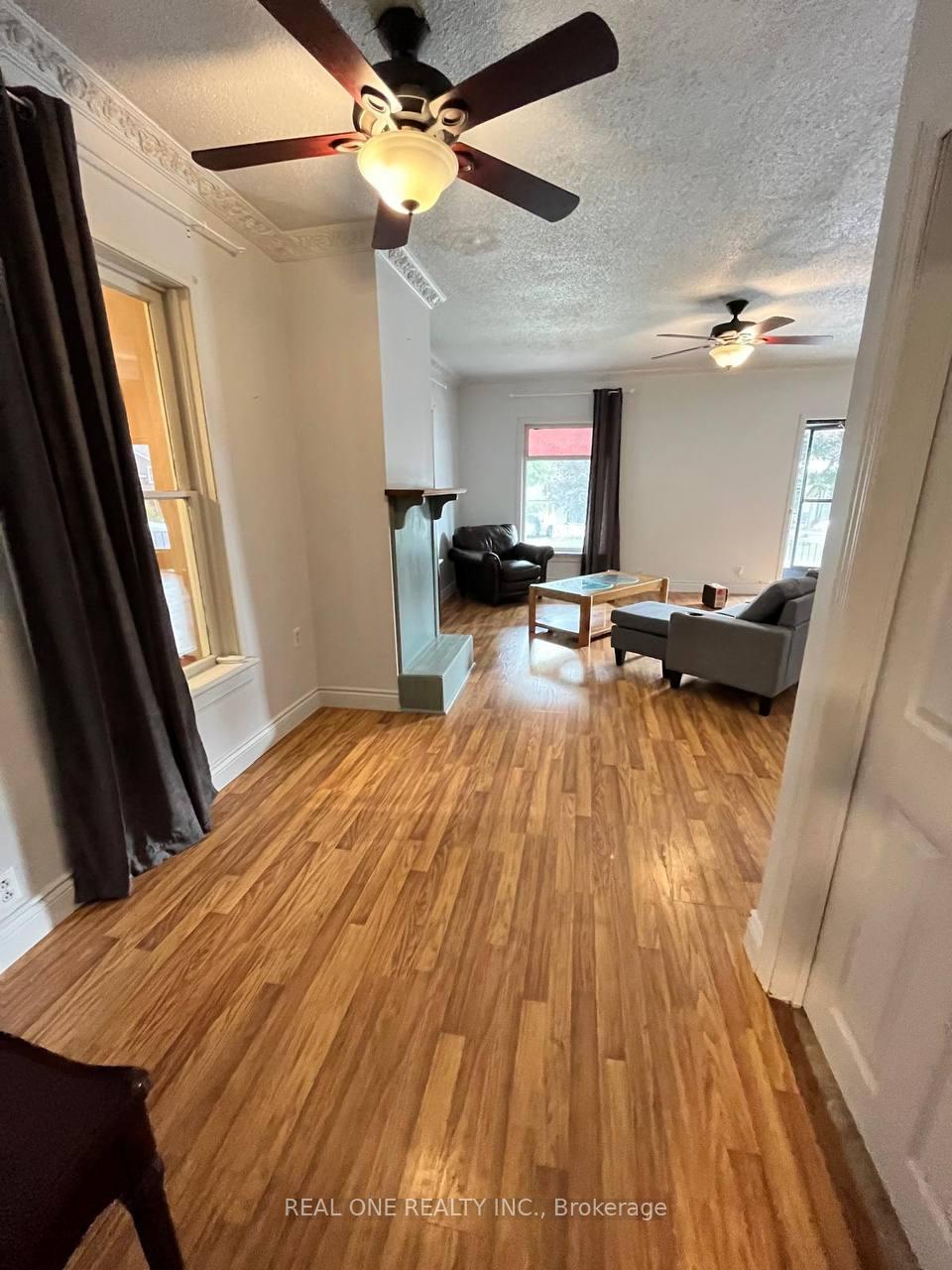 Photo 8 of 216 John Street N, Orillia — HOMEH