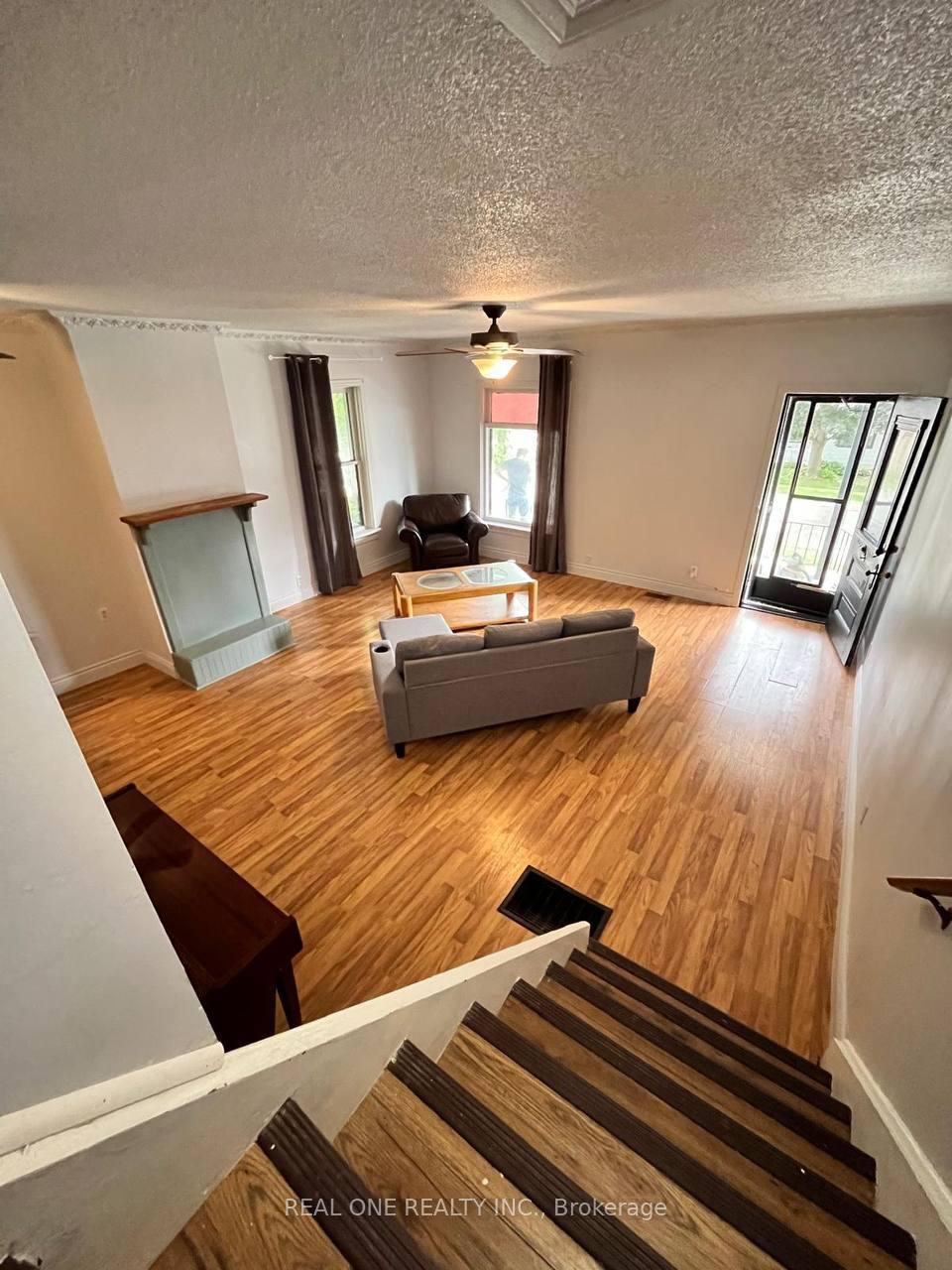 Photo 9 of 216 John Street N, Orillia — HOMEH