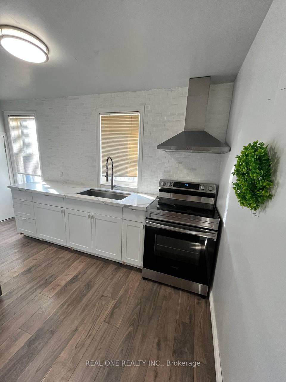 Photo 11 of 216 John Street N, Orillia — HOMEH