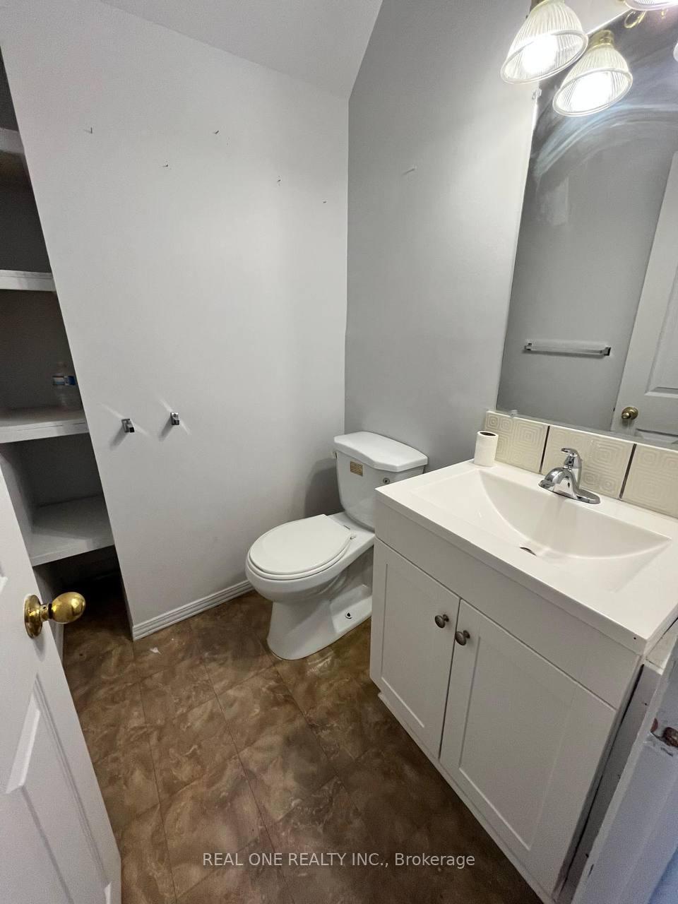 Photo 15 of 216 John Street N, Orillia — HOMEH
