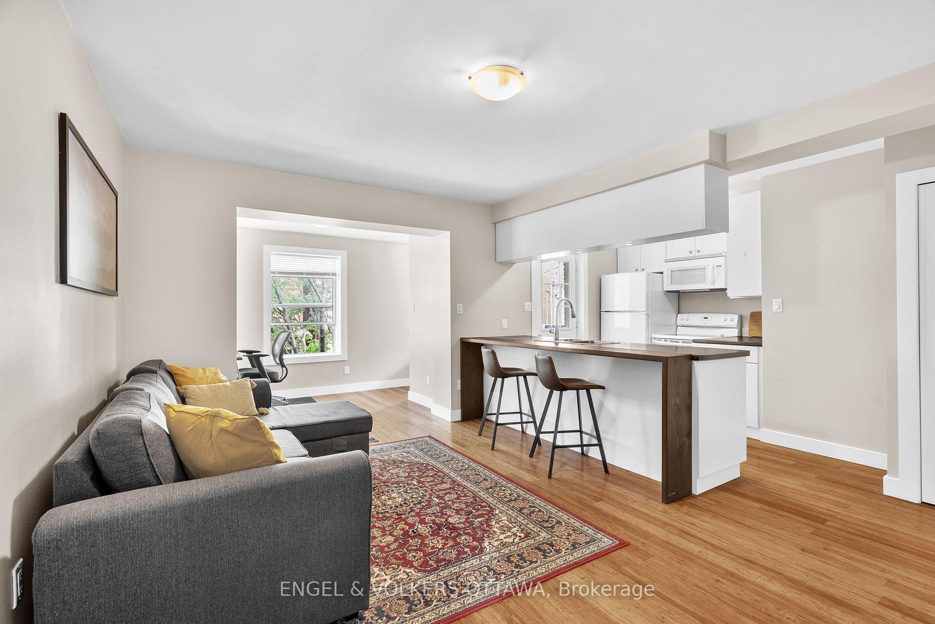 Photo 3 of Unit 3, 440 Mcleod Street, Ottawa, Ottawa Centre — HOMEH