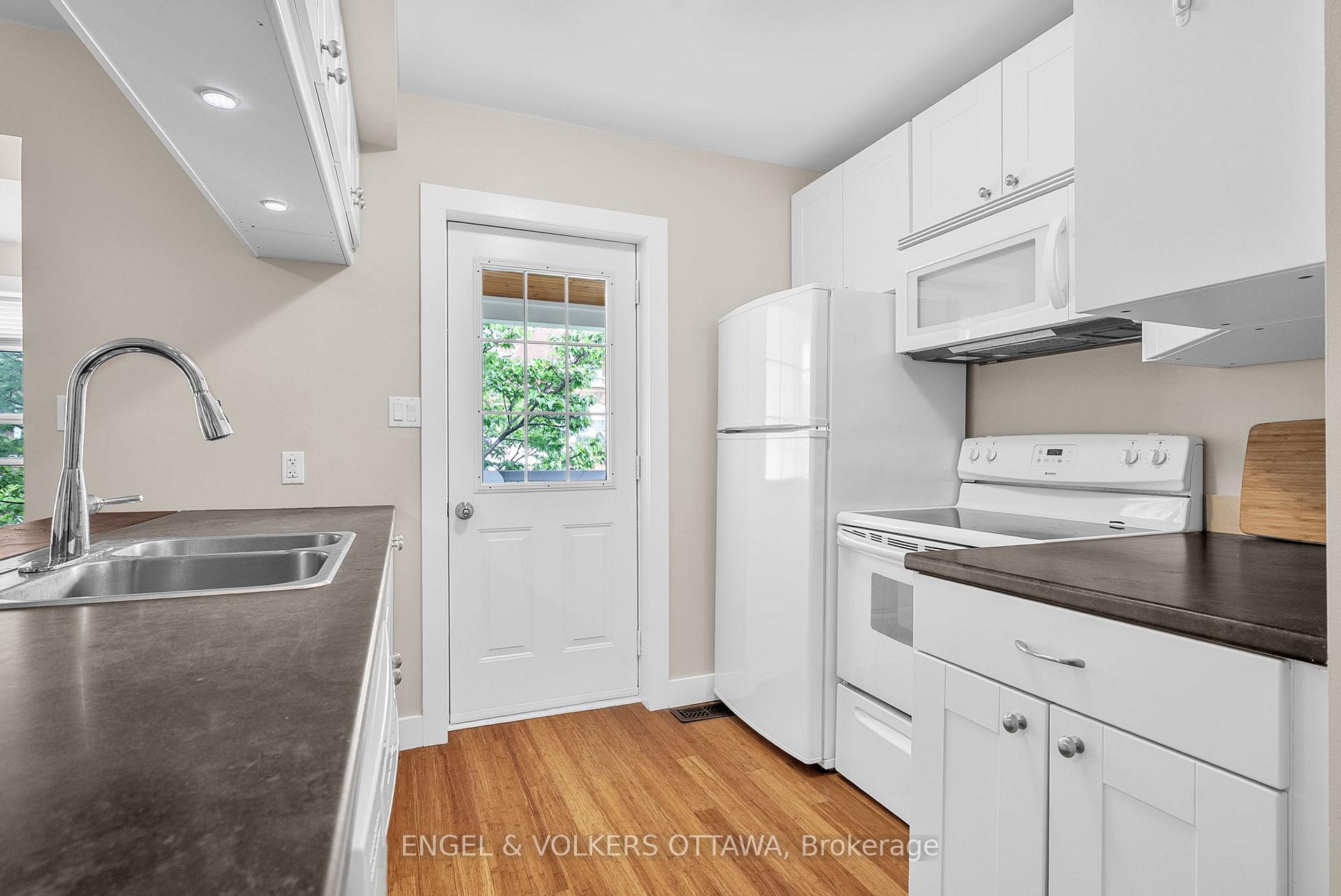 Photo 7 of Unit 3, 440 Mcleod Street, Ottawa, Ottawa Centre — HOMEH