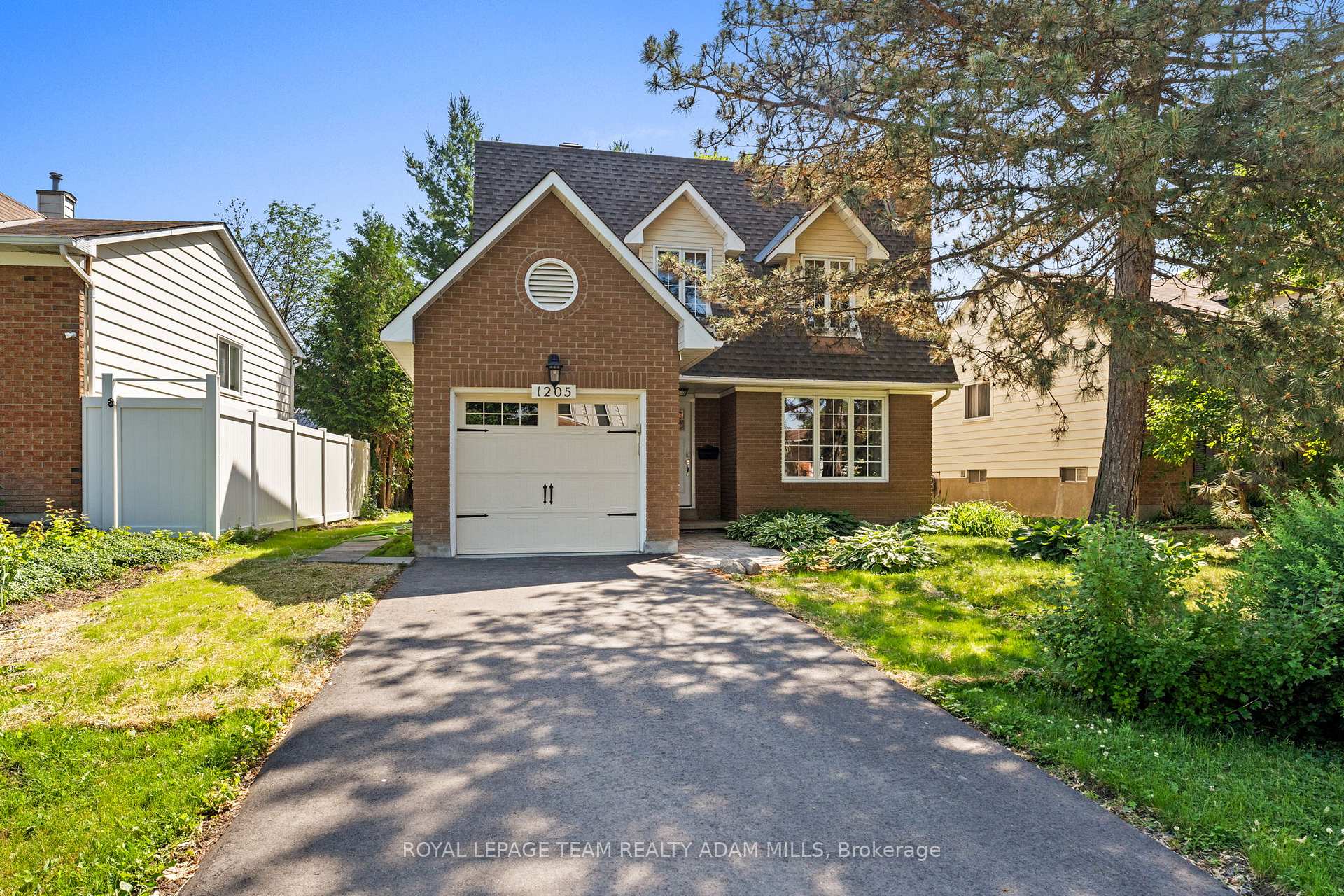 Photo 2 of 1205 St. Moritz Court, Ottawa, Convent Glen North — HOMEH