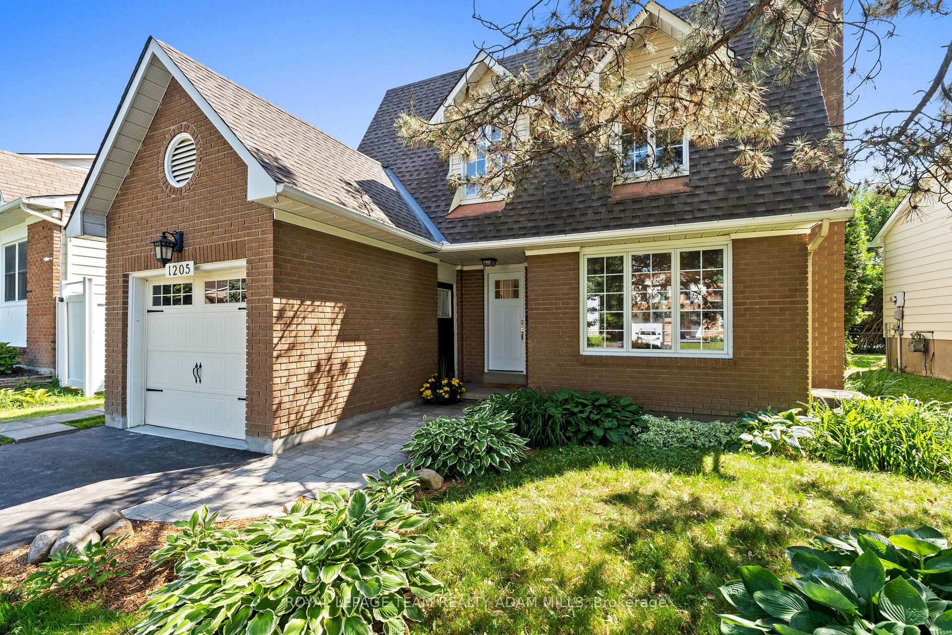Photo 3 of 1205 St. Moritz Court, Ottawa, Convent Glen North — HOMEH