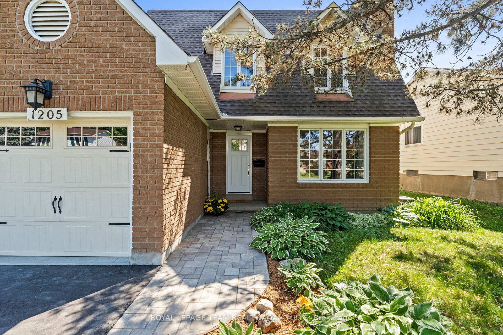 Photo 4 of 1205 St. Moritz Court, Ottawa, Convent Glen North — HOMEH
