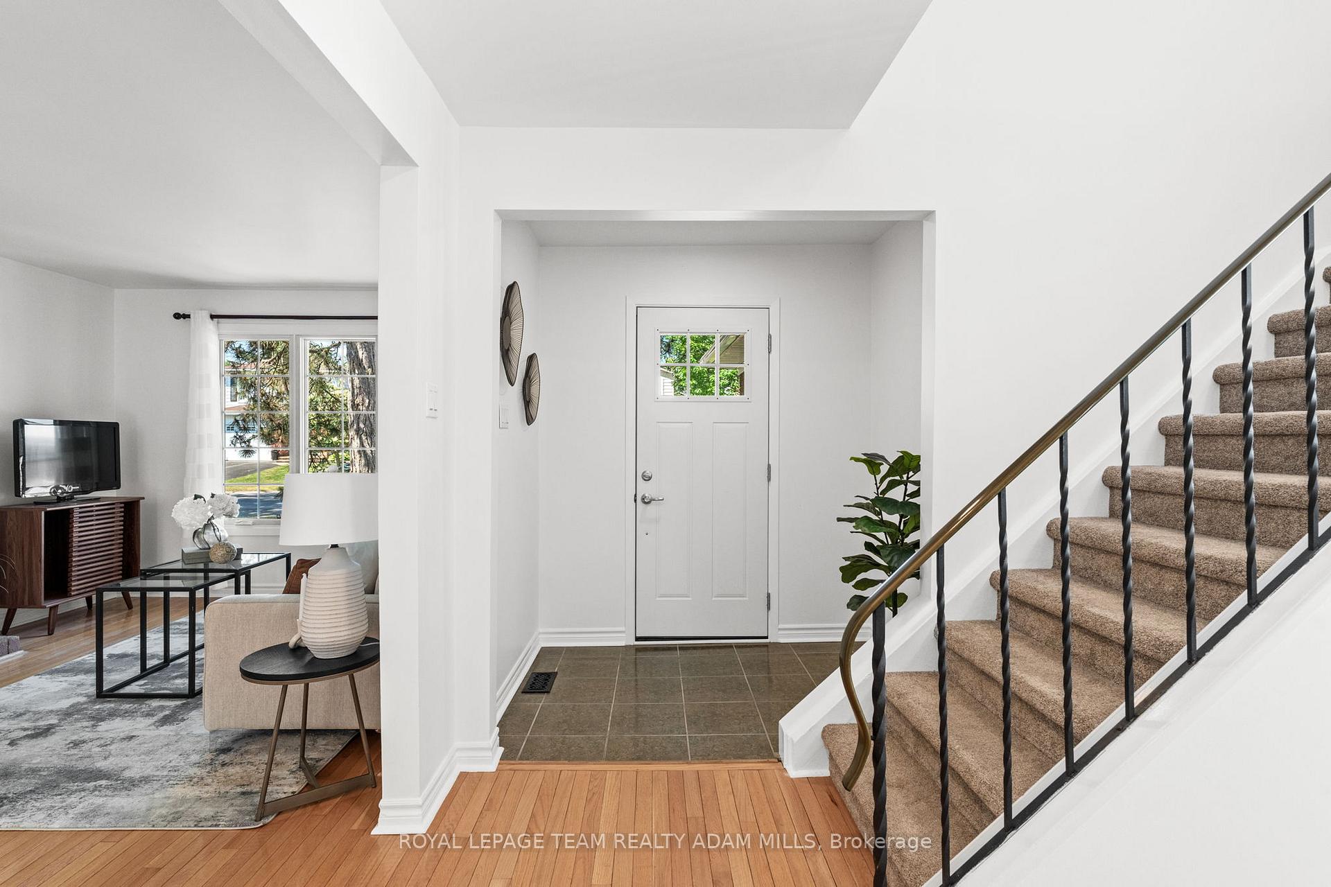 Photo 5 of 1205 St. Moritz Court, Ottawa, Convent Glen North — HOMEH