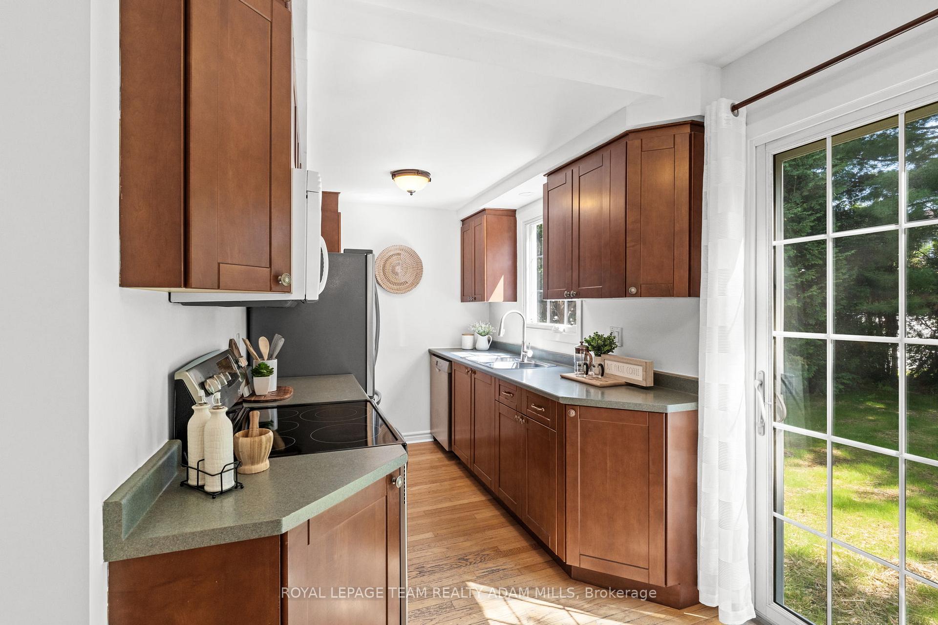 Photo 12 of 1205 St. Moritz Court, Ottawa, Convent Glen North — HOMEH