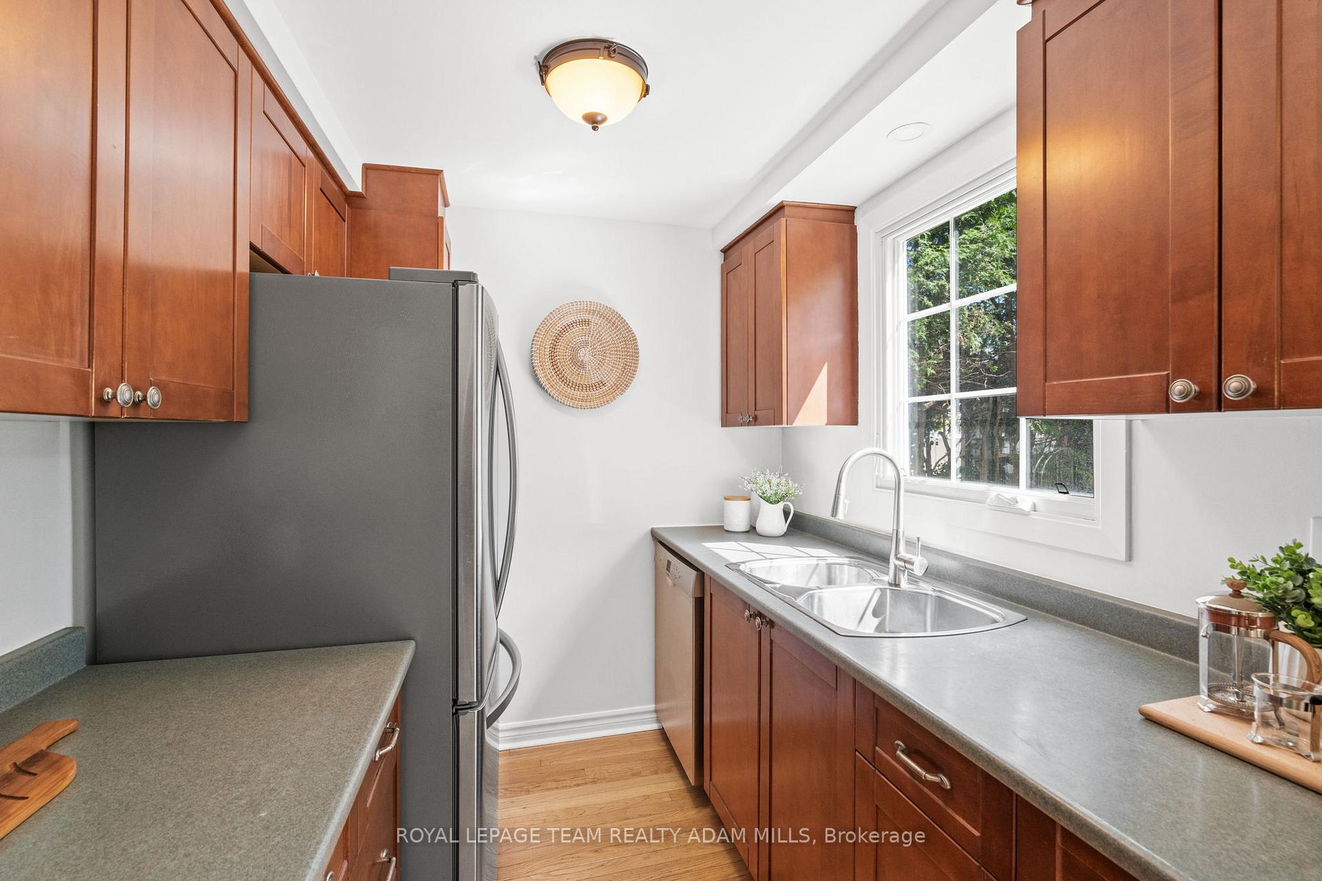 Photo 14 of 1205 St. Moritz Court, Ottawa, Convent Glen North — HOMEH