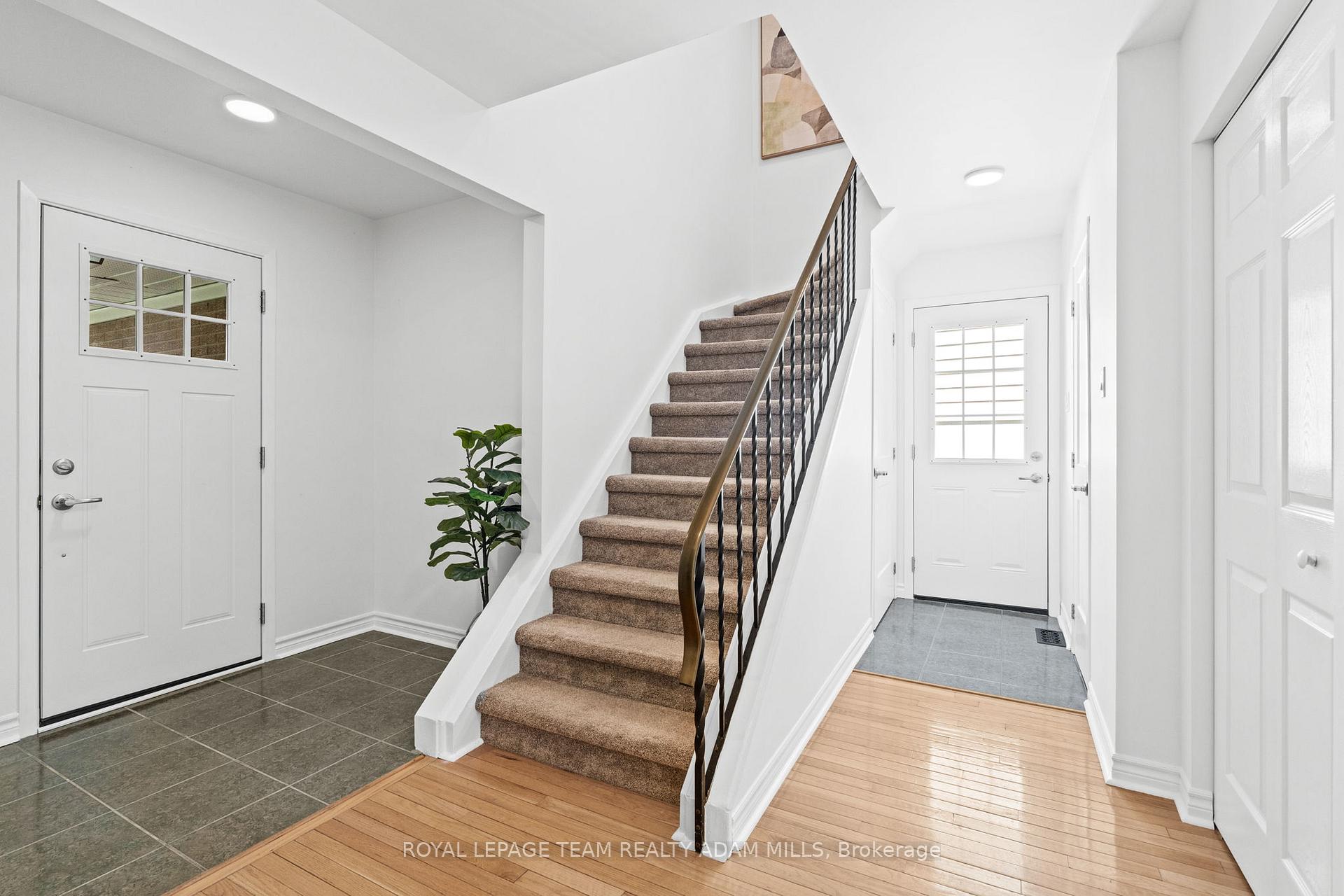 Photo 17 of 1205 St. Moritz Court, Ottawa, Convent Glen North — HOMEH