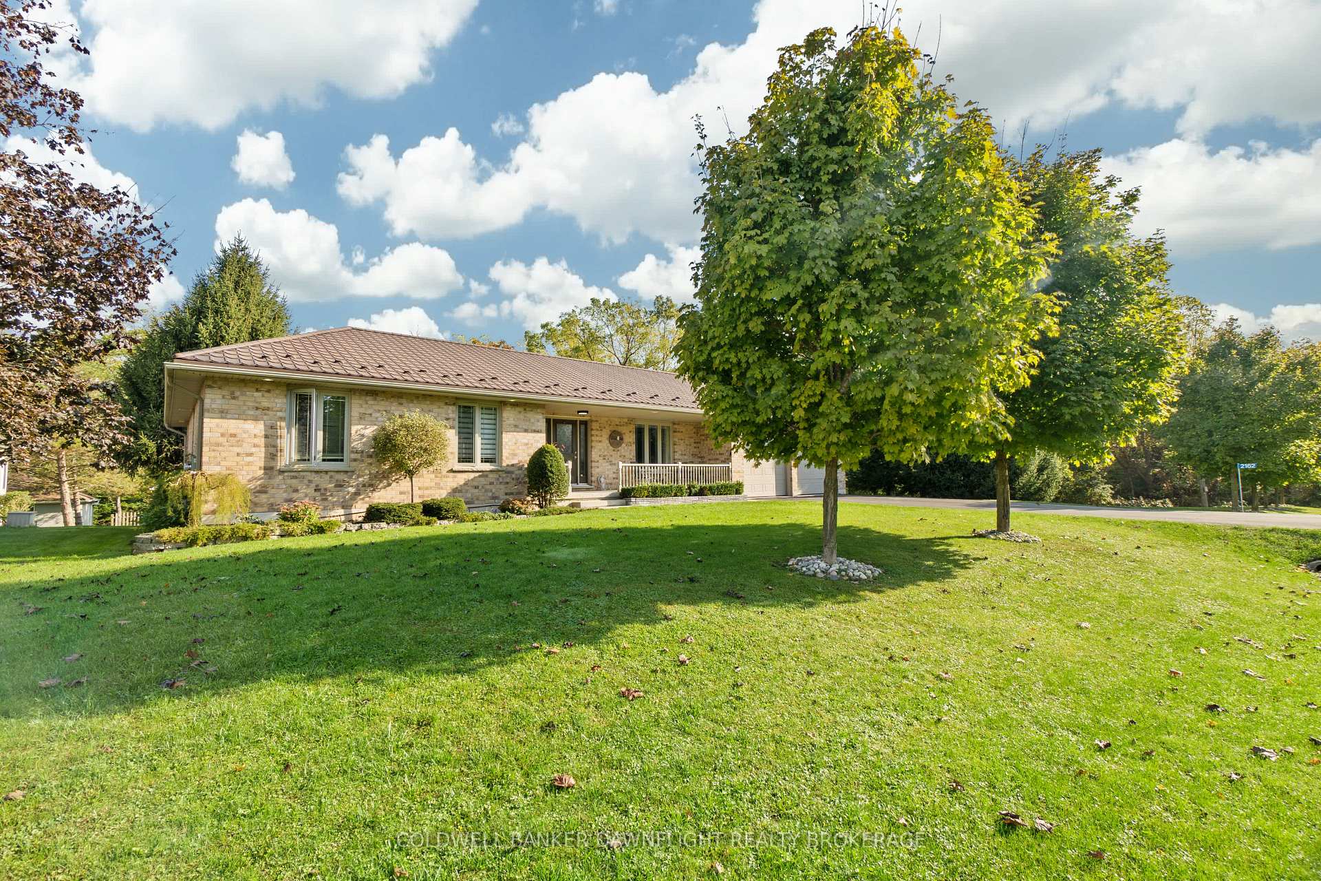 Photo 4 of 2162 Parkhill Drive, North Middlesex, Parkhill — HOMEH