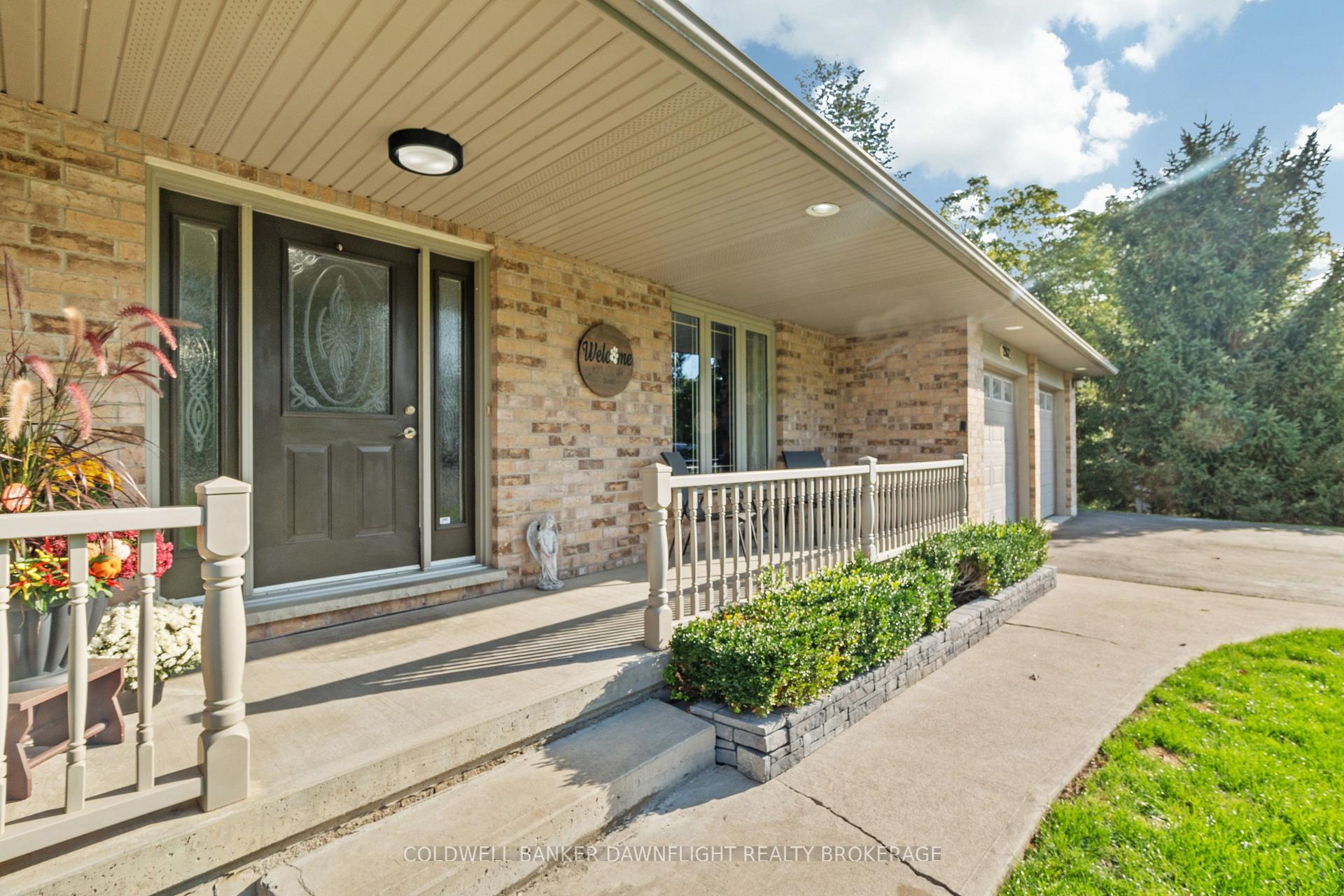 Photo 5 of 2162 Parkhill Drive, North Middlesex, Parkhill — HOMEH