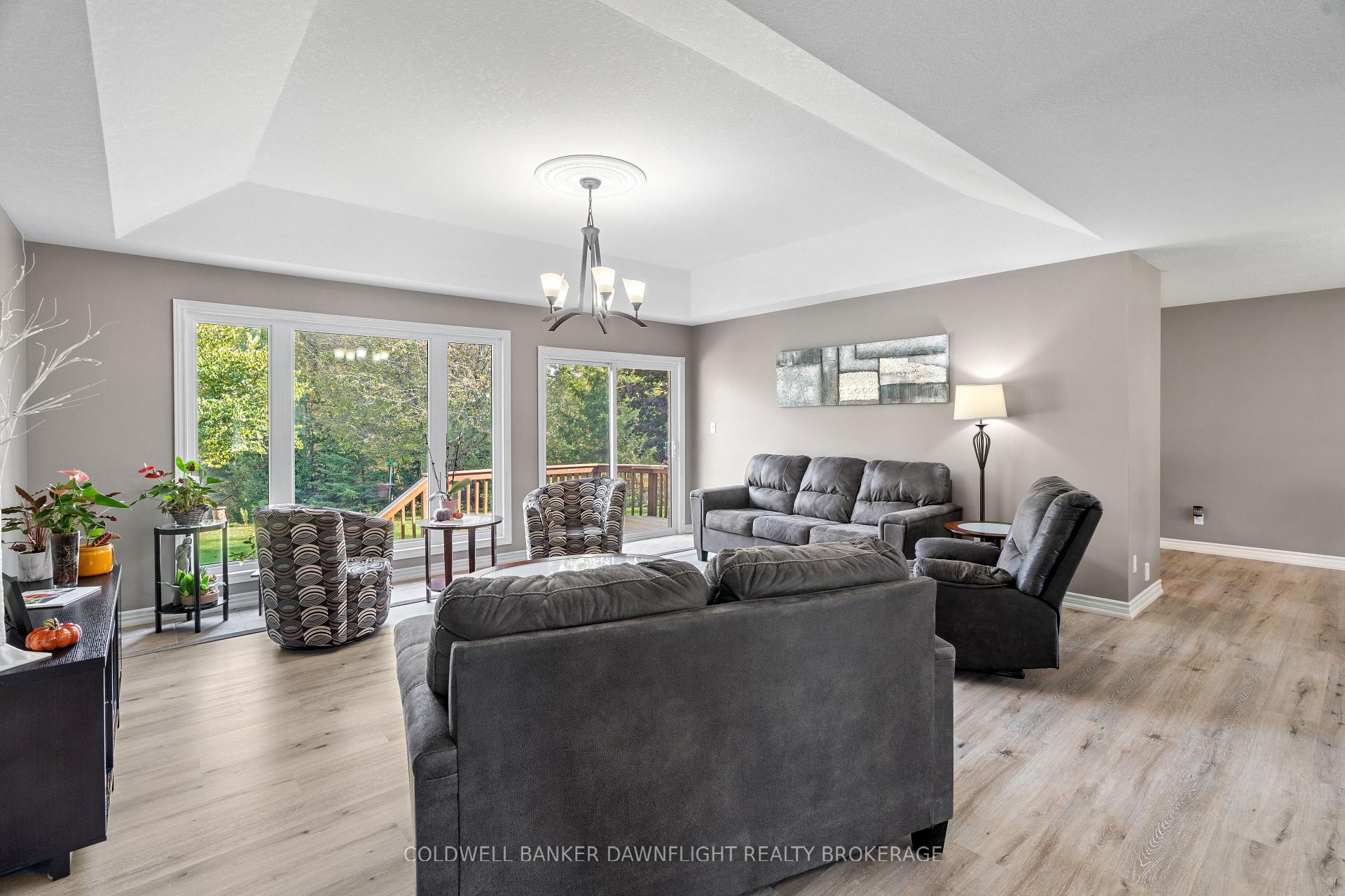 Photo 8 of 2162 Parkhill Drive, North Middlesex, Parkhill — HOMEH