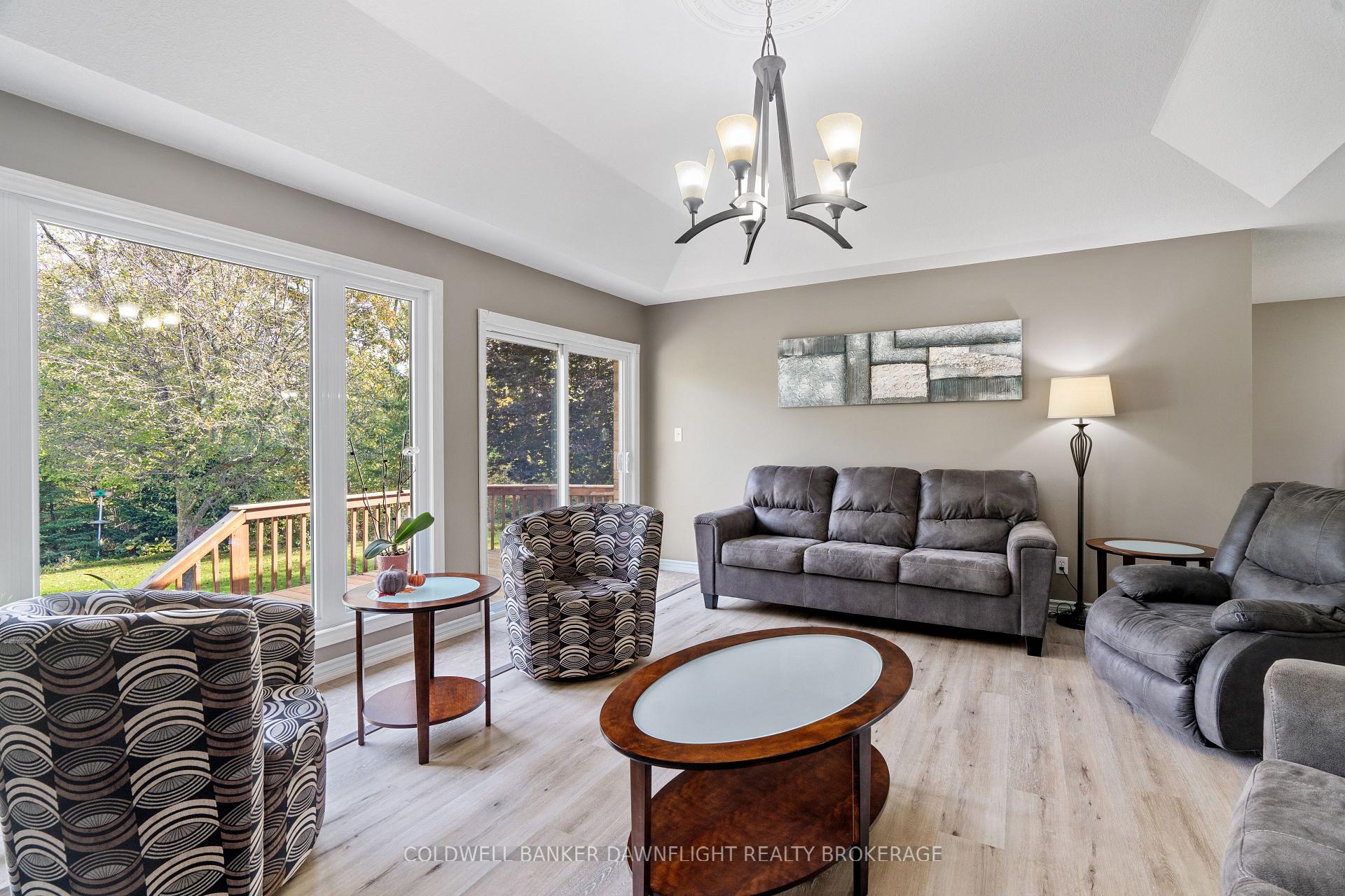 Photo 10 of 2162 Parkhill Drive, North Middlesex, Parkhill — HOMEH