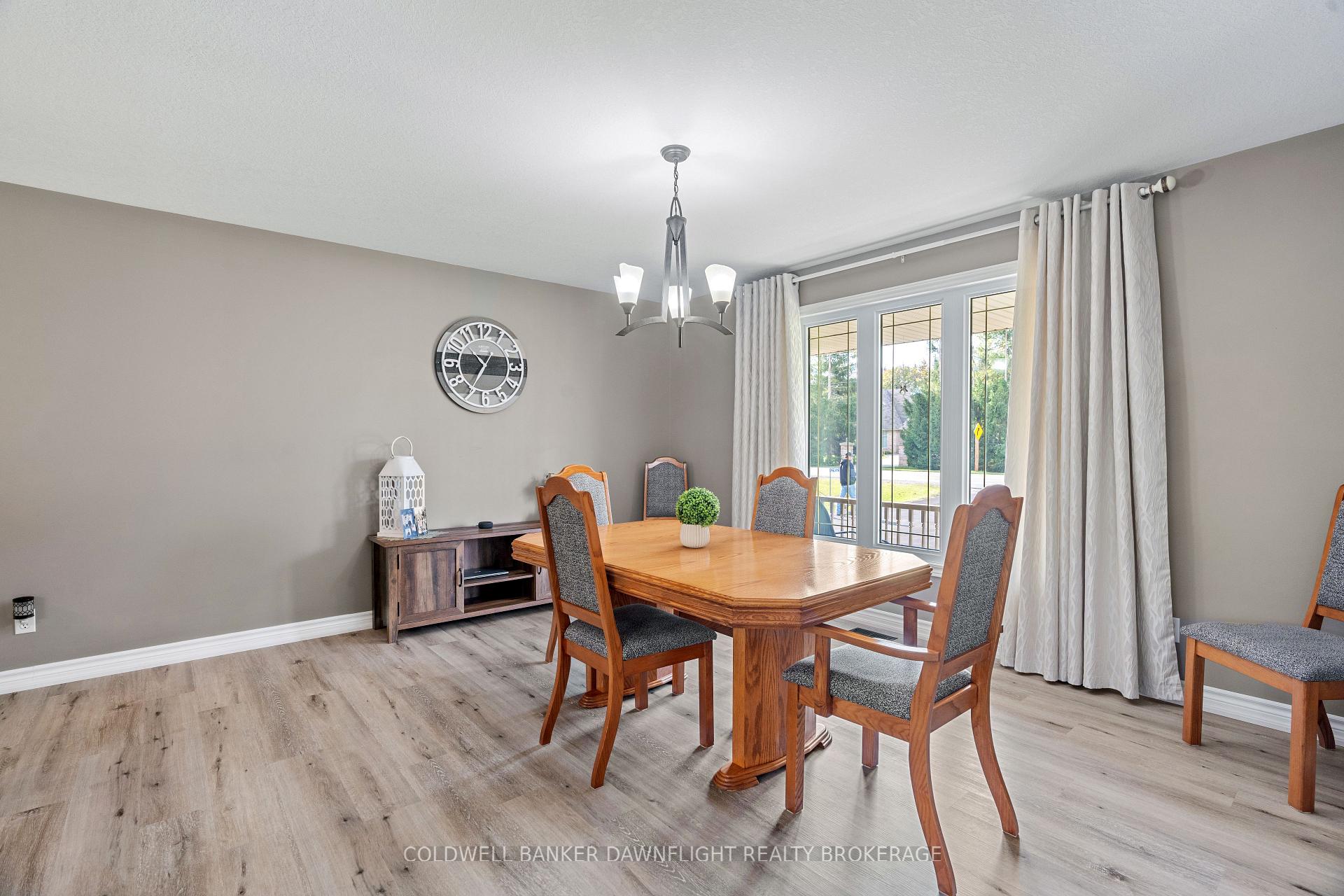 Photo 11 of 2162 Parkhill Drive, North Middlesex, Parkhill — HOMEH