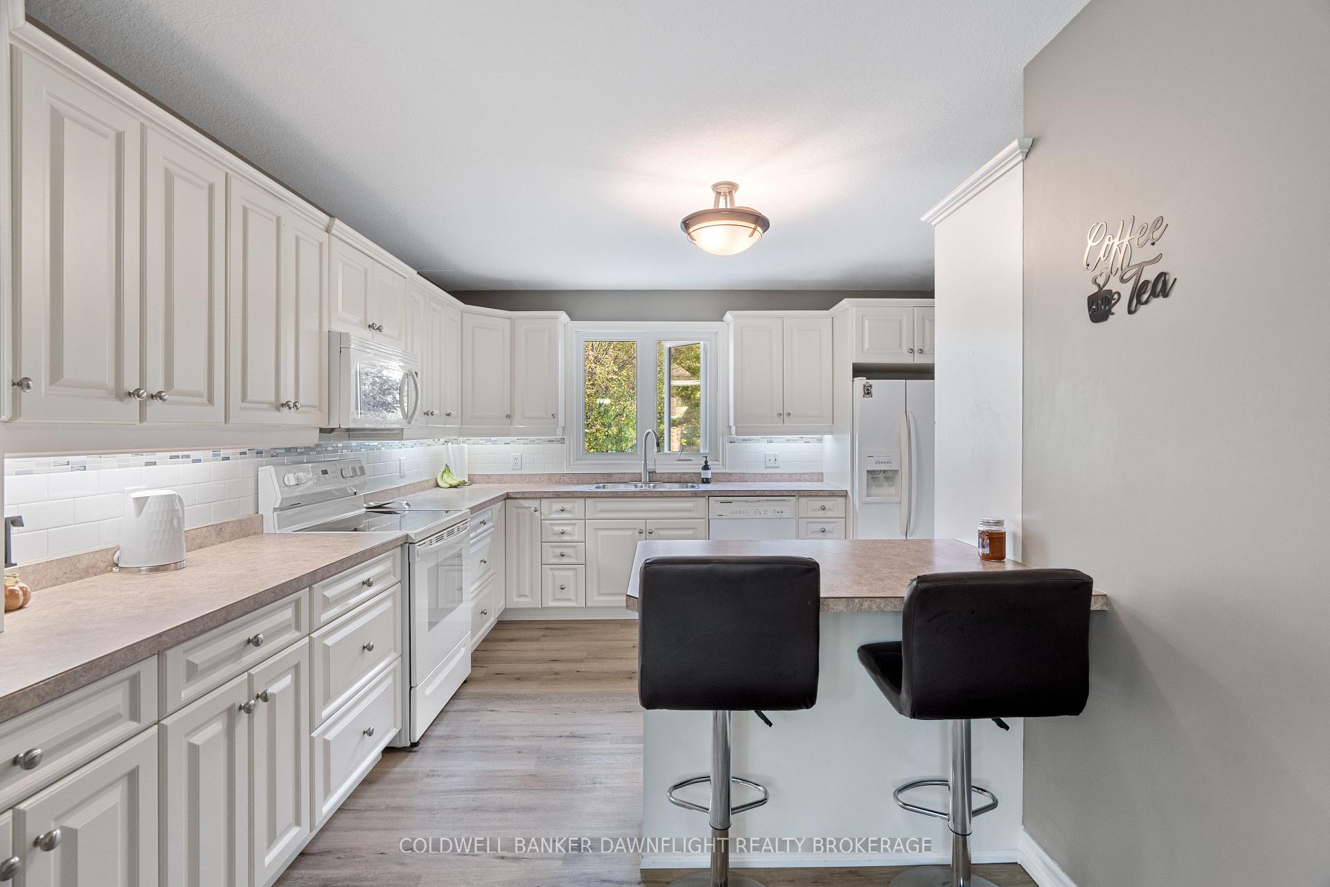 Photo 13 of 2162 Parkhill Drive, North Middlesex, Parkhill — HOMEH