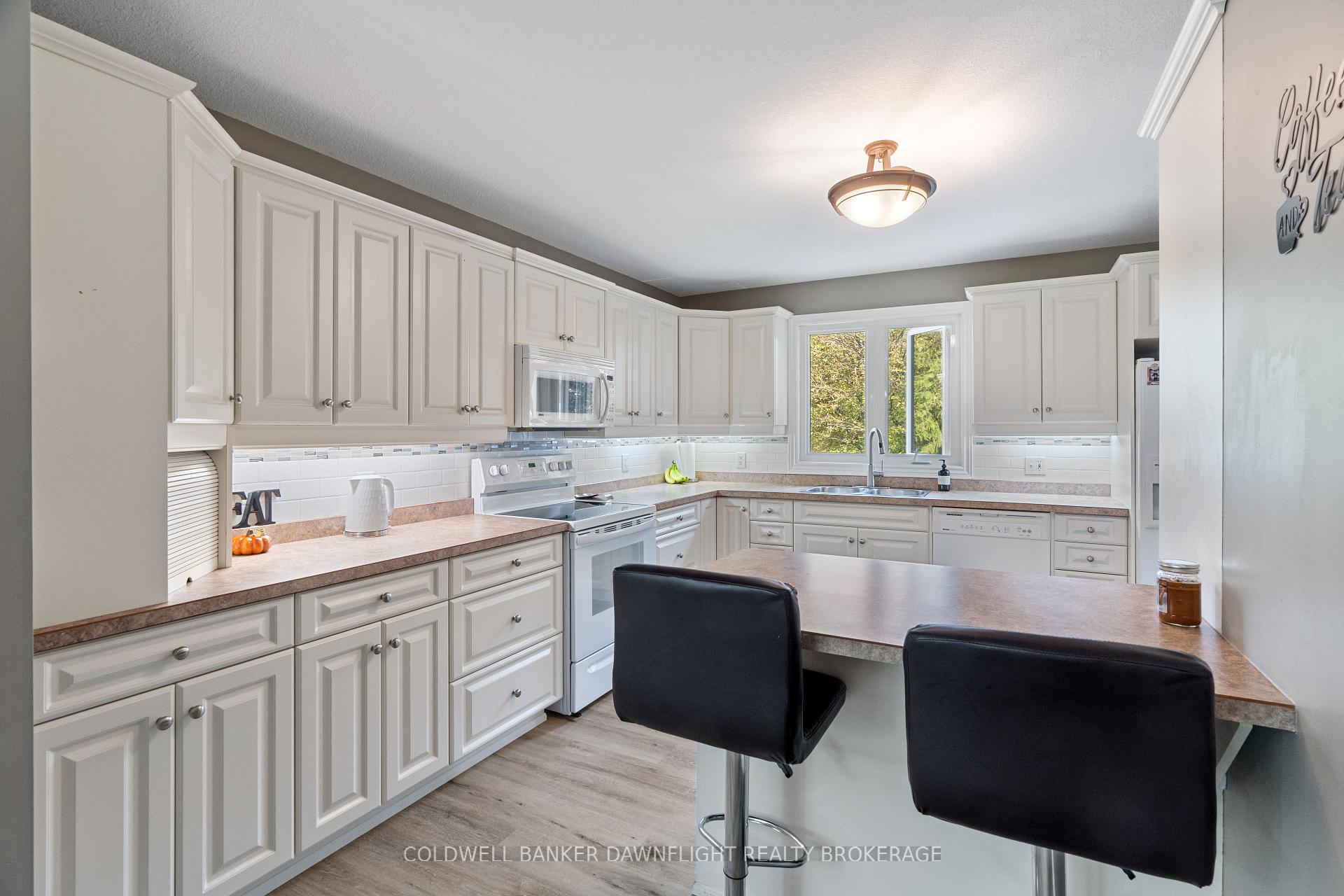 Photo 15 of 2162 Parkhill Drive, North Middlesex, Parkhill — HOMEH
