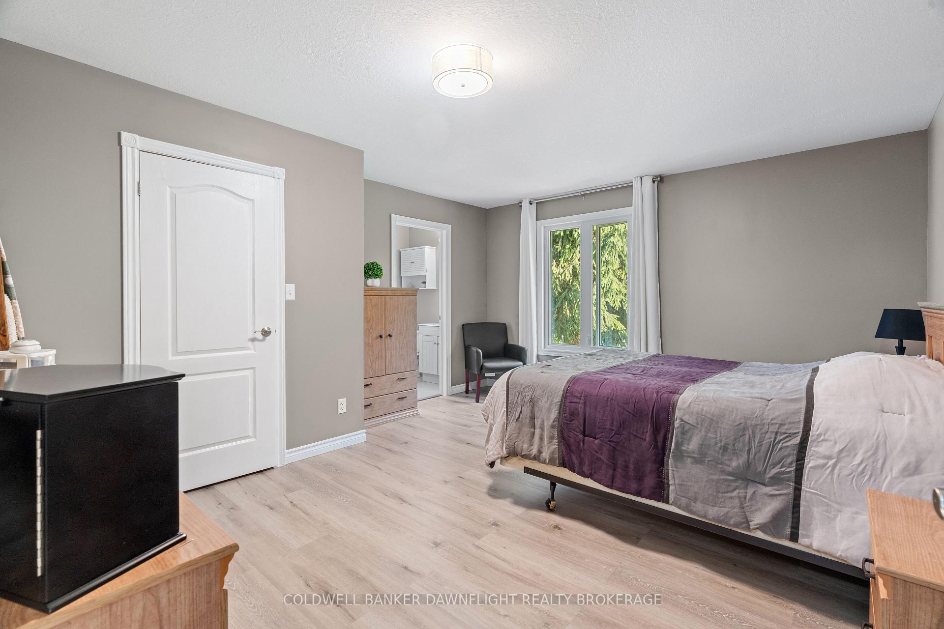 Photo 18 of 2162 Parkhill Drive, North Middlesex, Parkhill — HOMEH